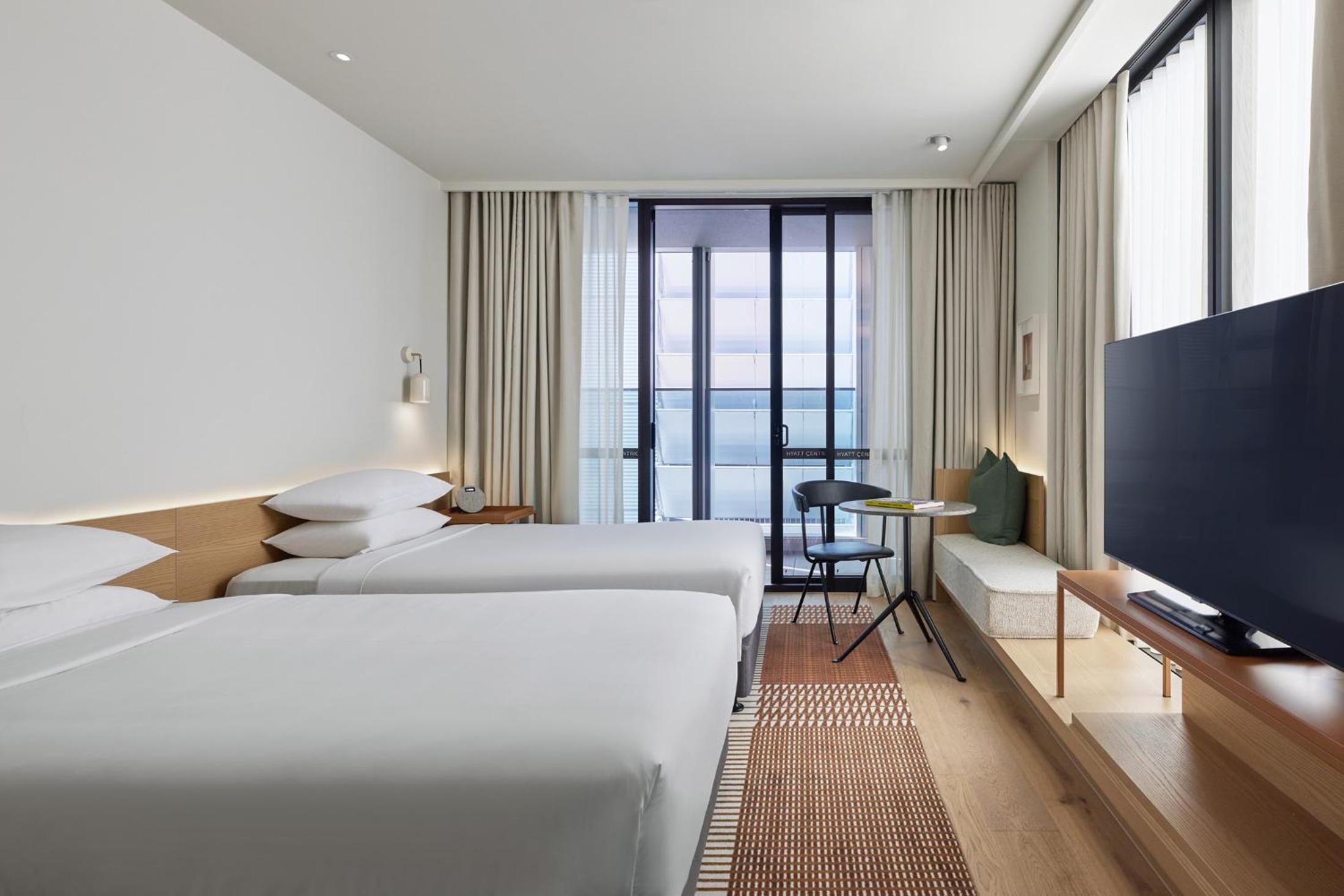 Twin Room with Balcony - Photo 5