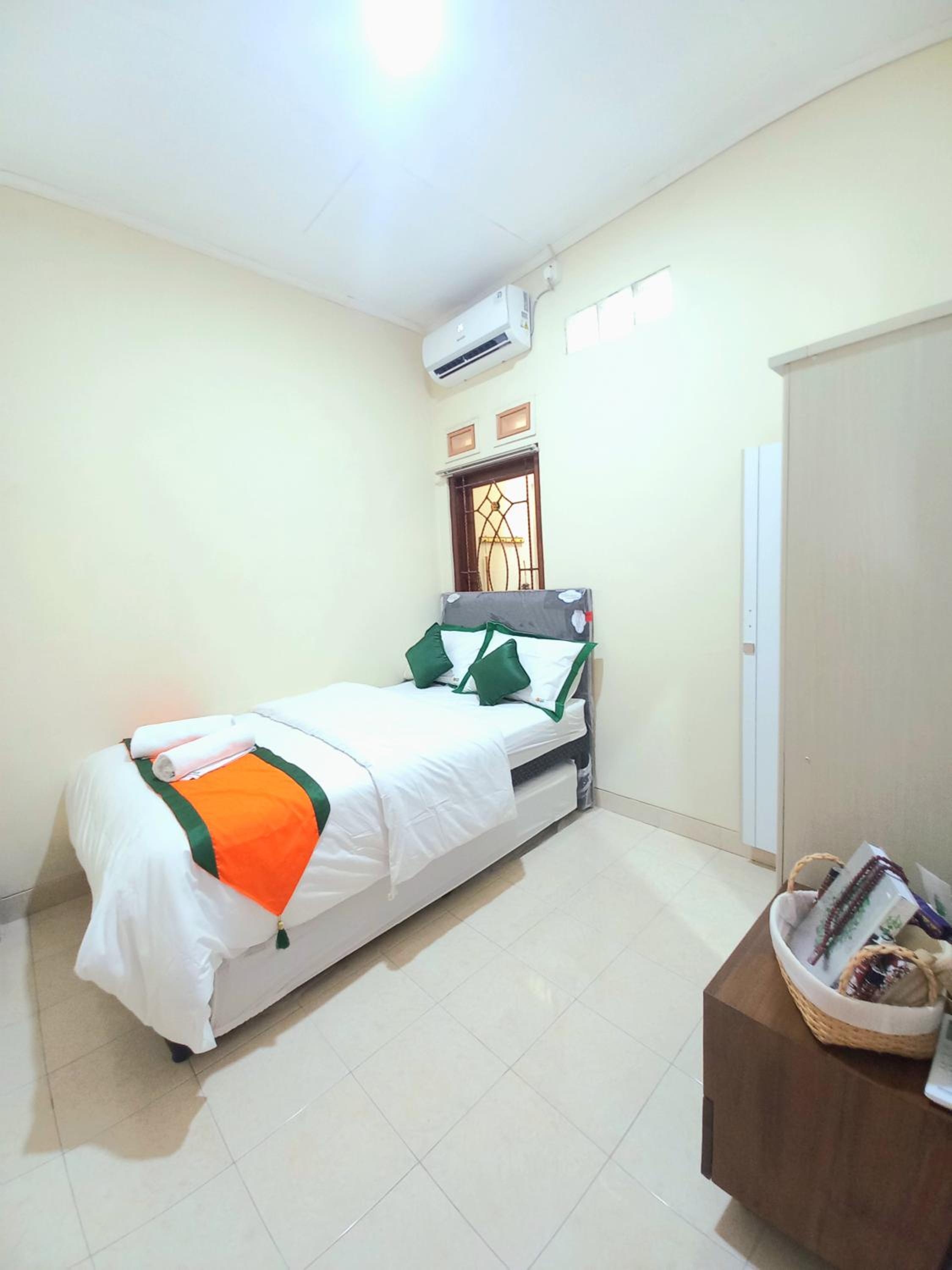 Two-Bedroom House - Photo 15