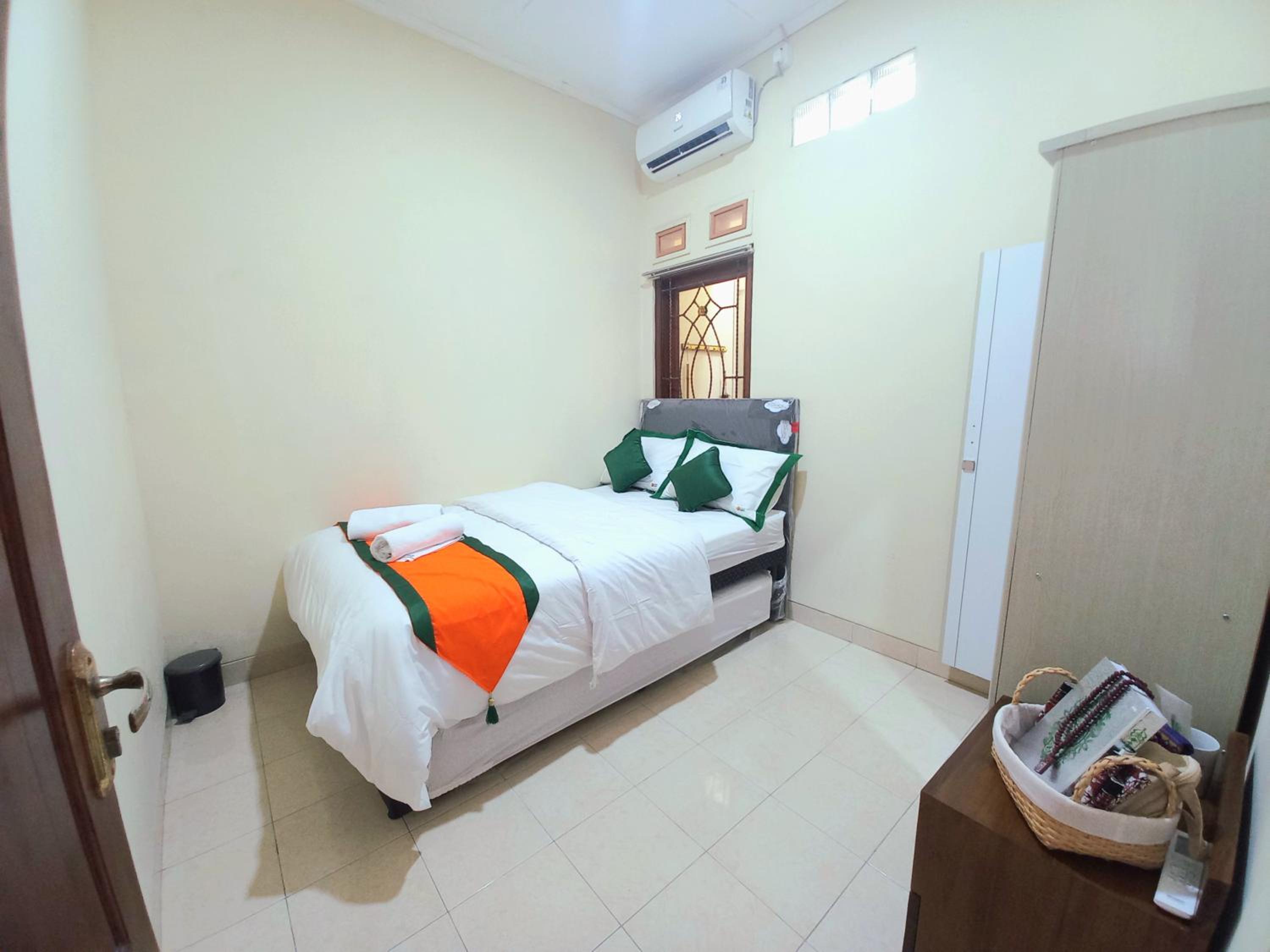 Two-Bedroom House - Photo 13