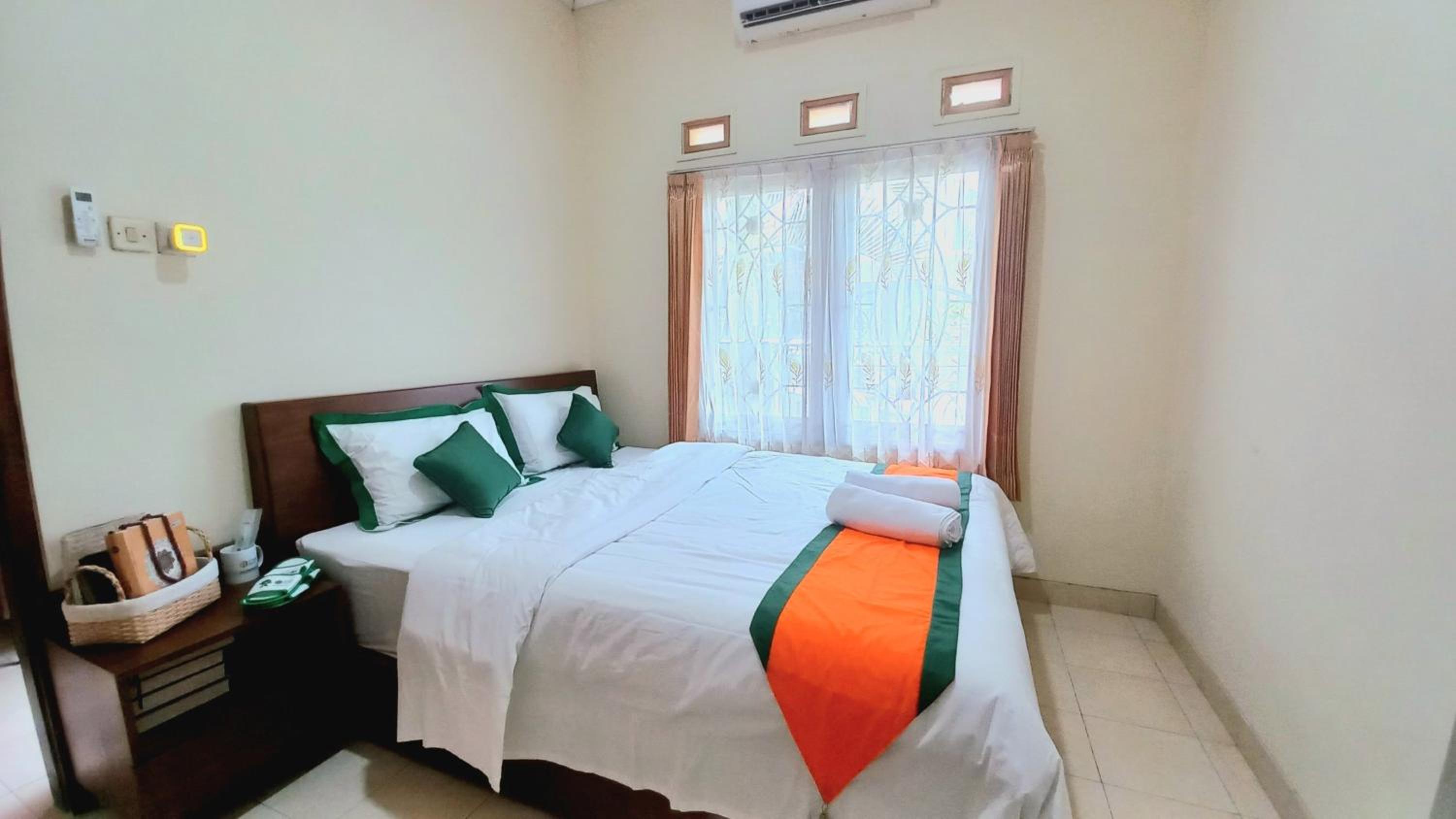 Two-Bedroom House - Photo 10