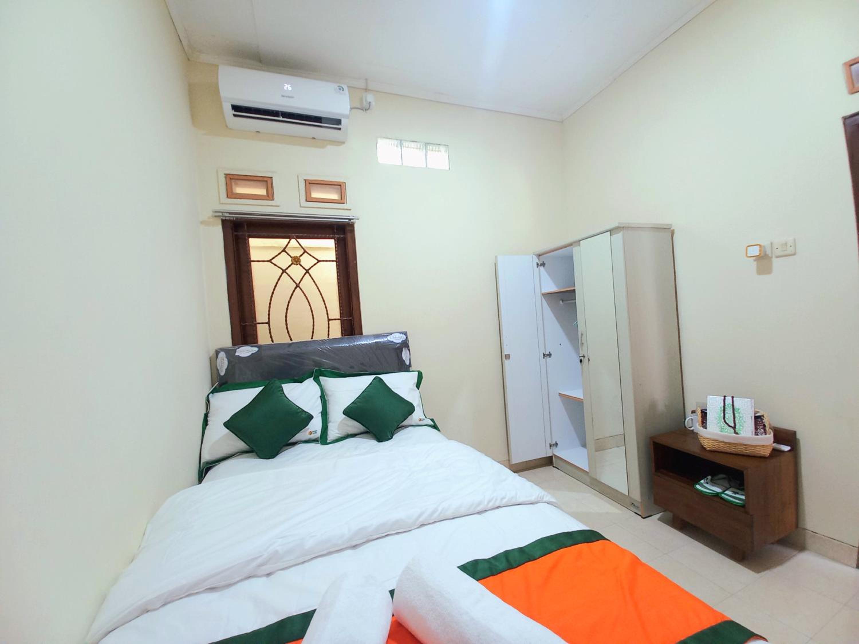 Two-Bedroom House - Photo 8