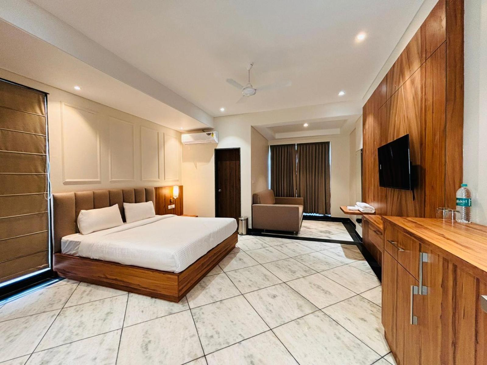 Suite - Photo 6