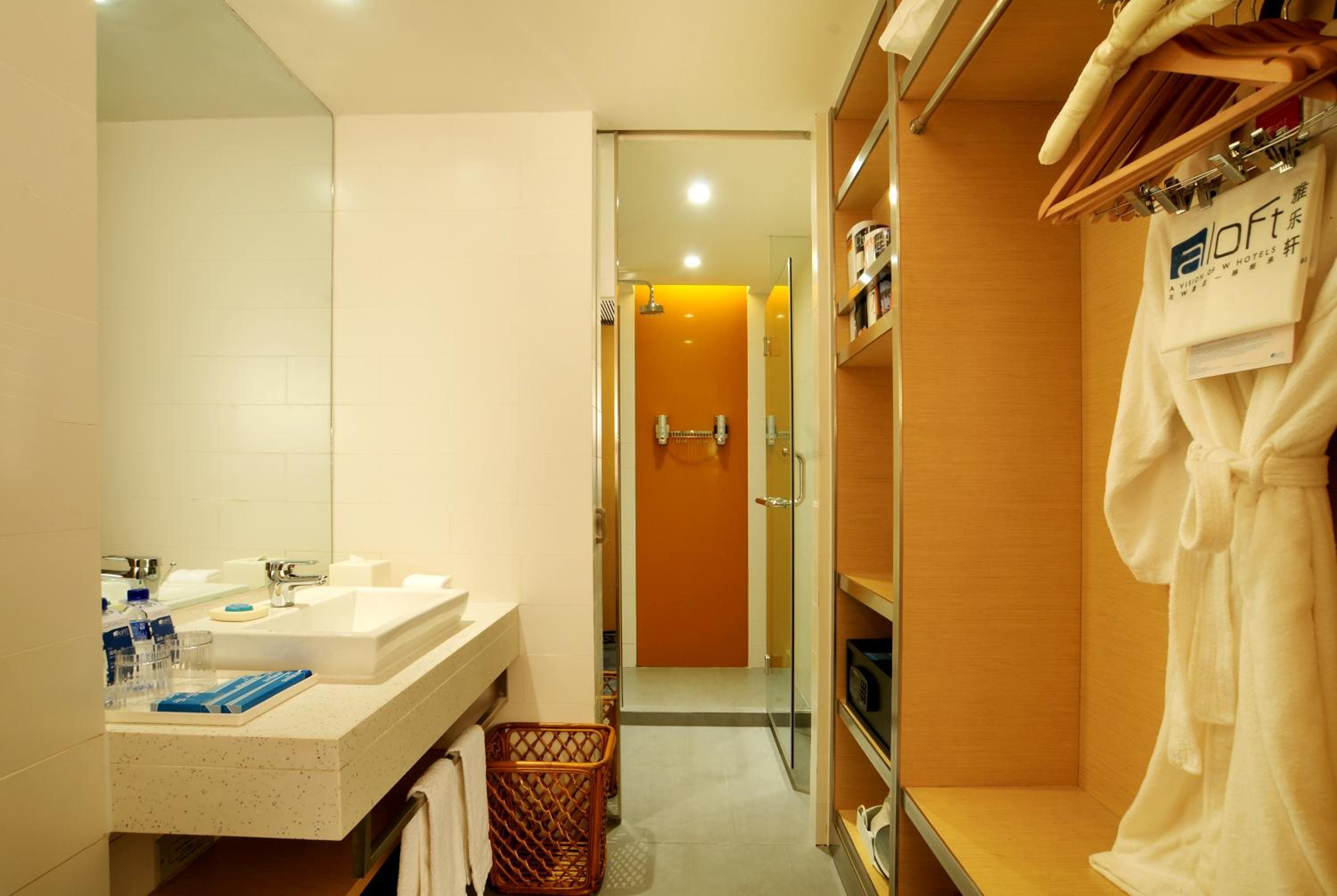 Aloft Twin Room photo 2