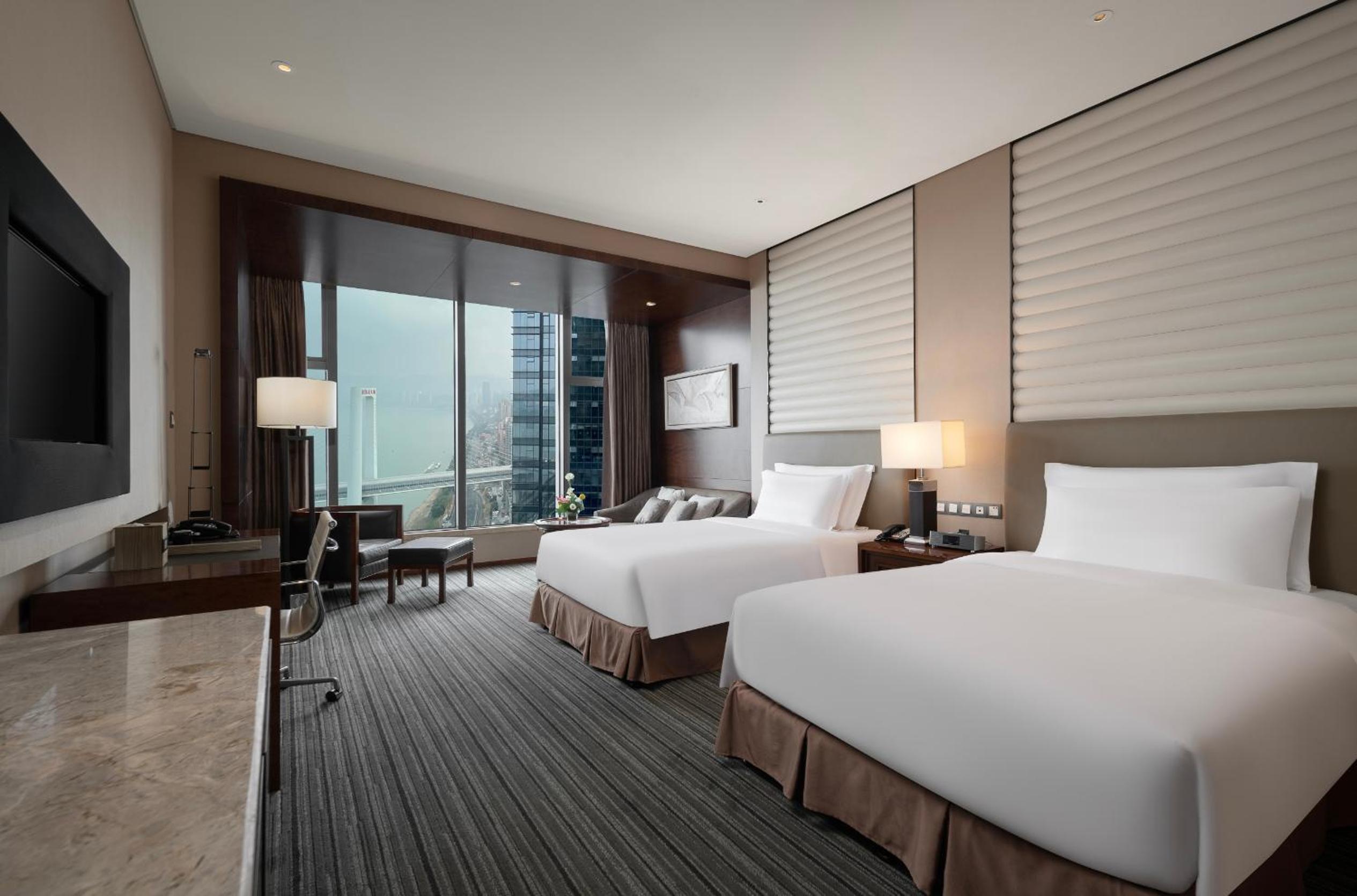 Premium Room with Yangtze River View - Photo 3