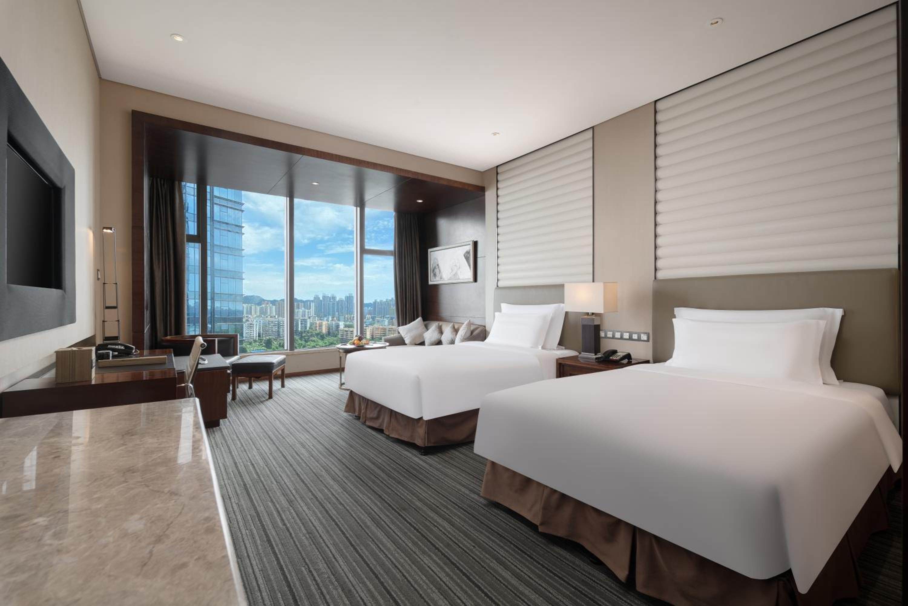 Superior Room with City View - Photo 3
