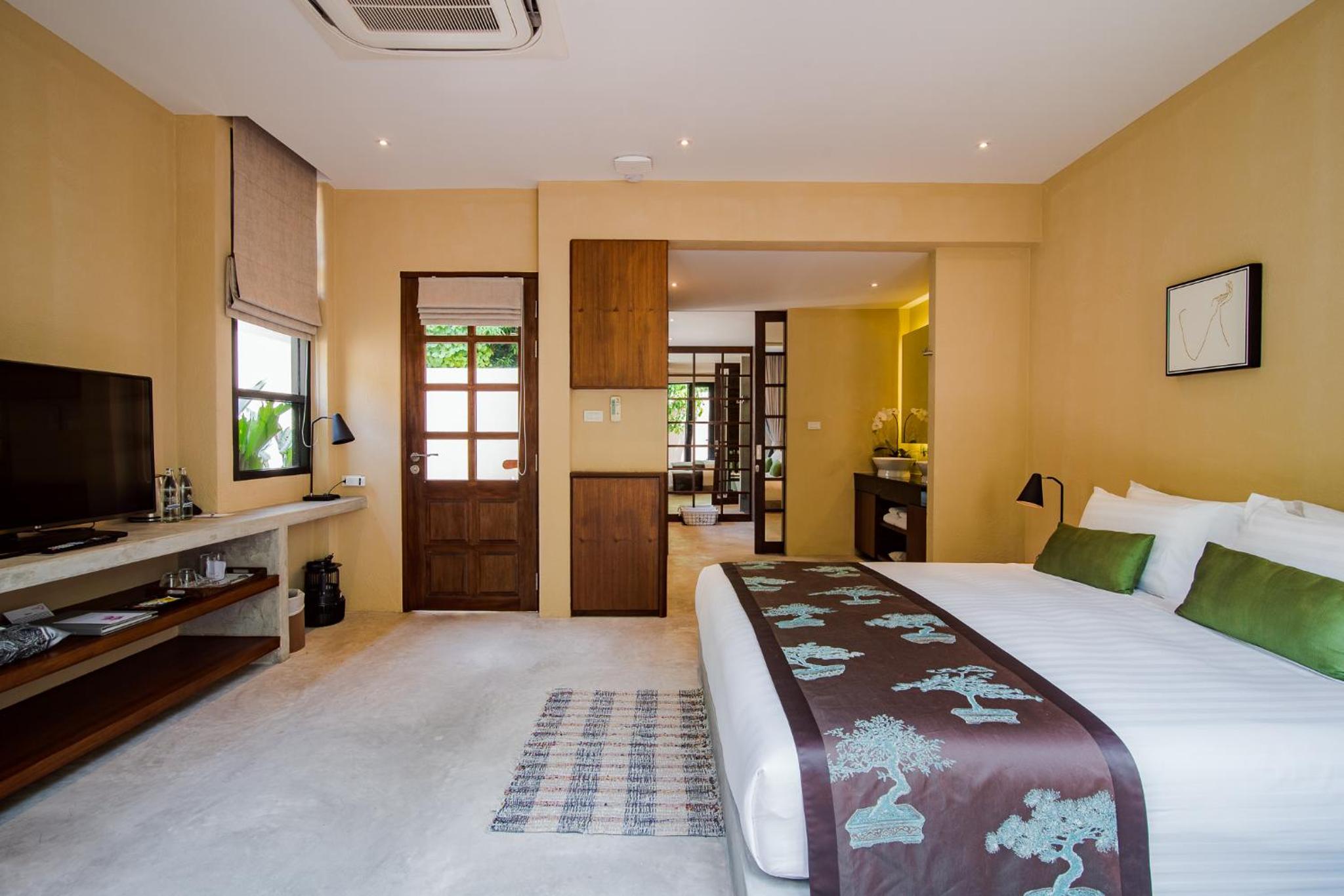 Bungalow with Garden View - Photo 2