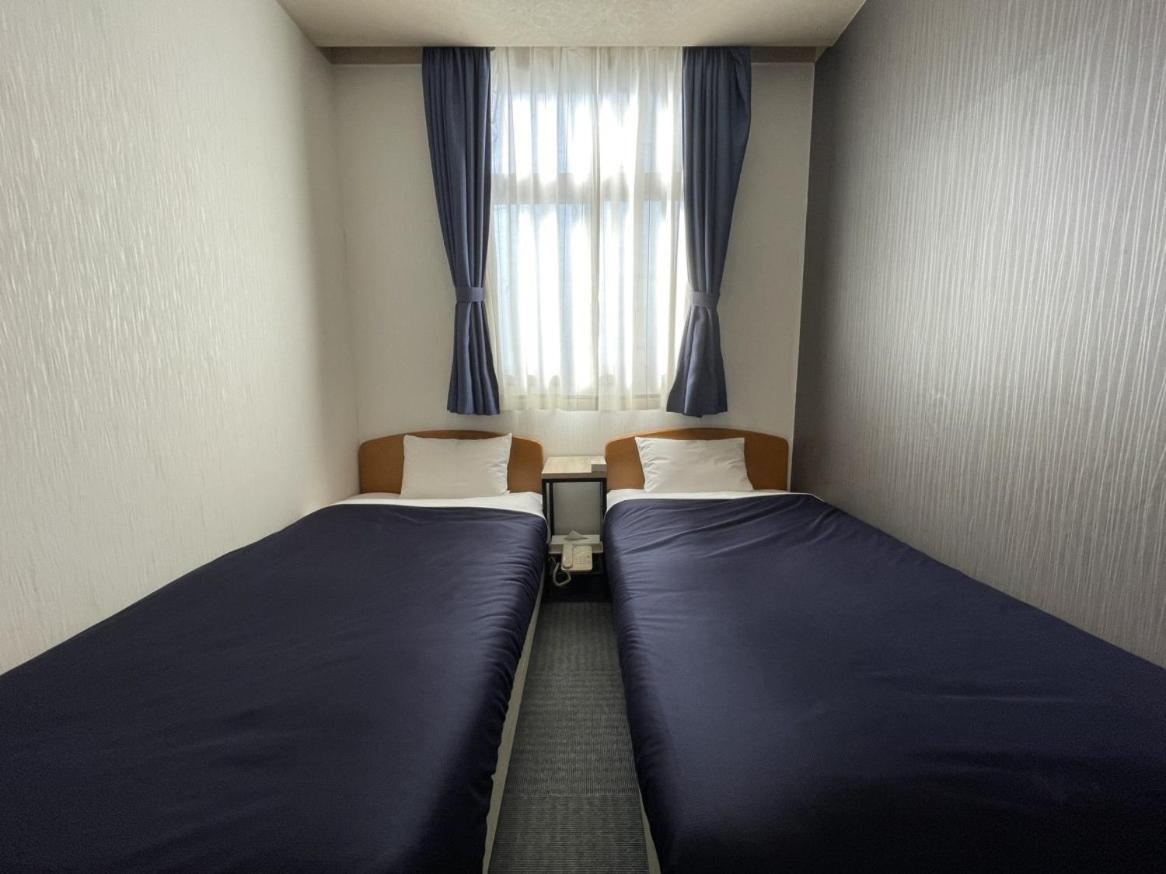 Twin Room - Smoking photo 1