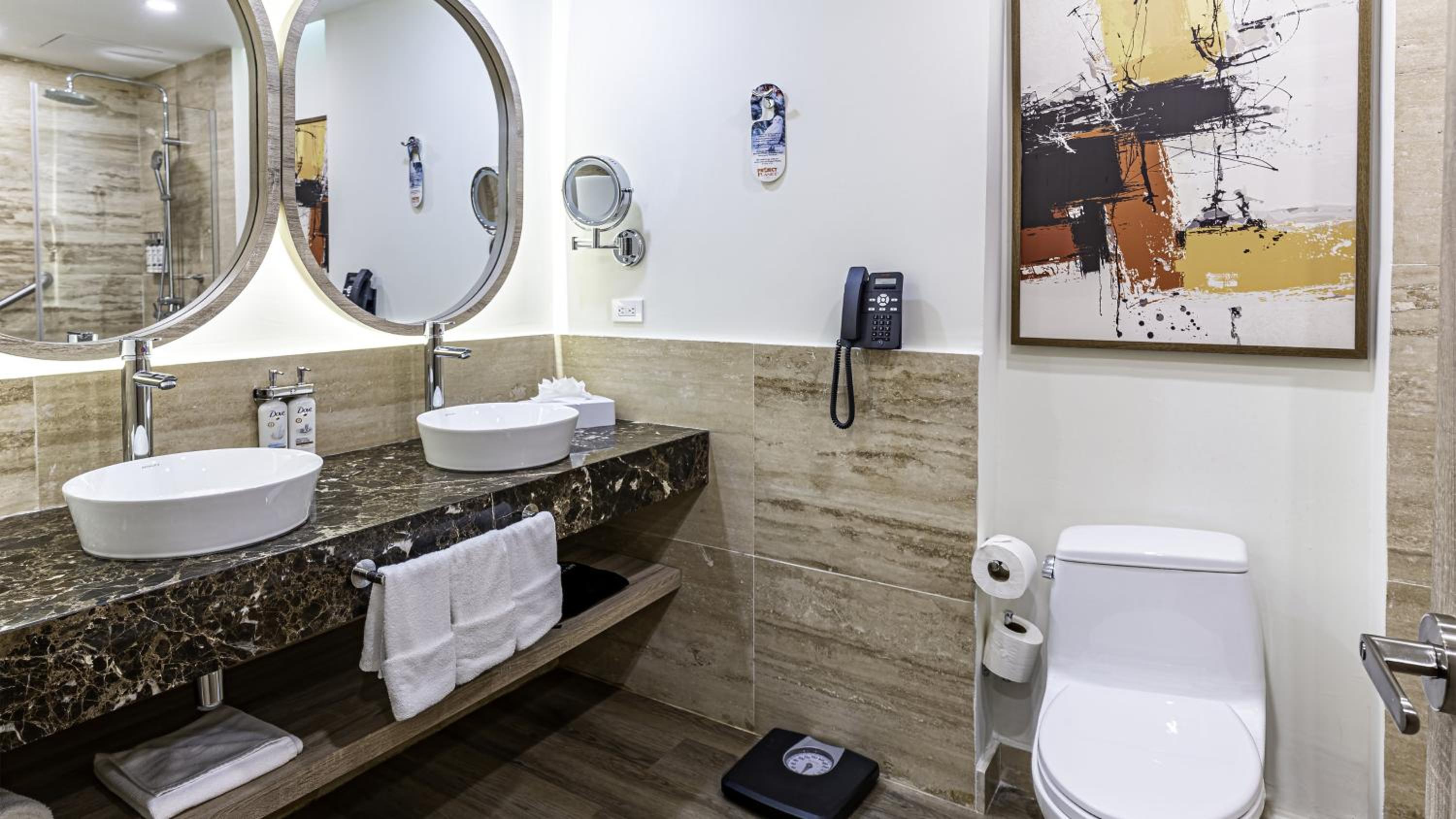 King Suite - Lounge Access