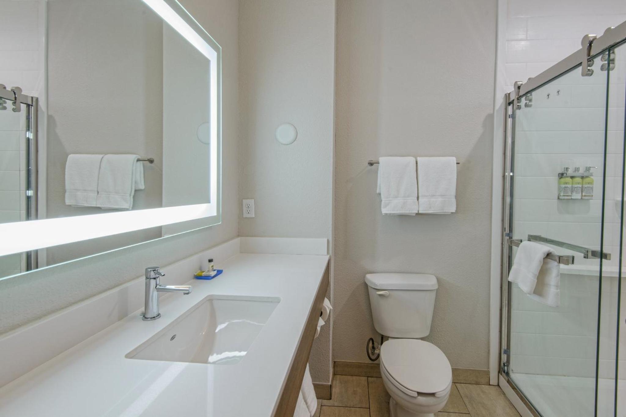 Standard King Room - Photo 2
