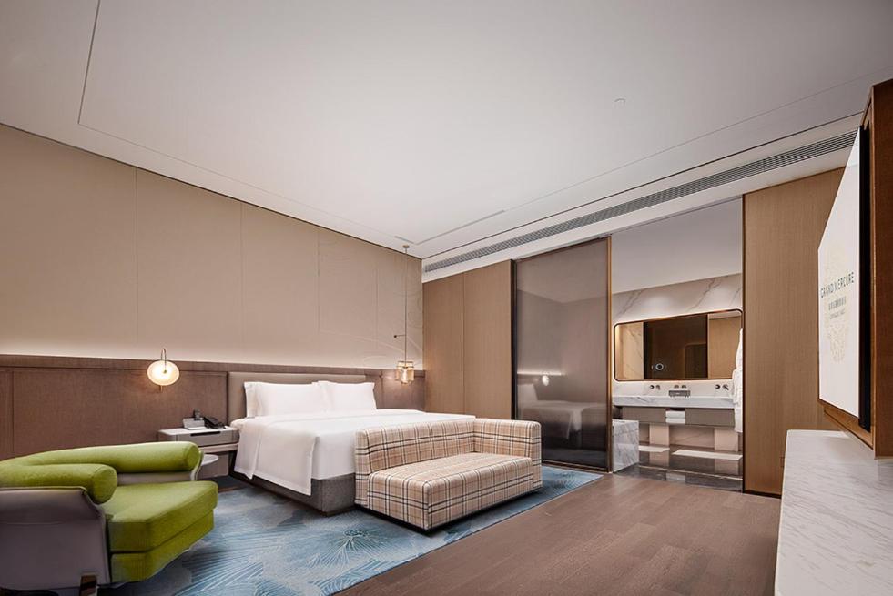 Superior King Suite photo 3