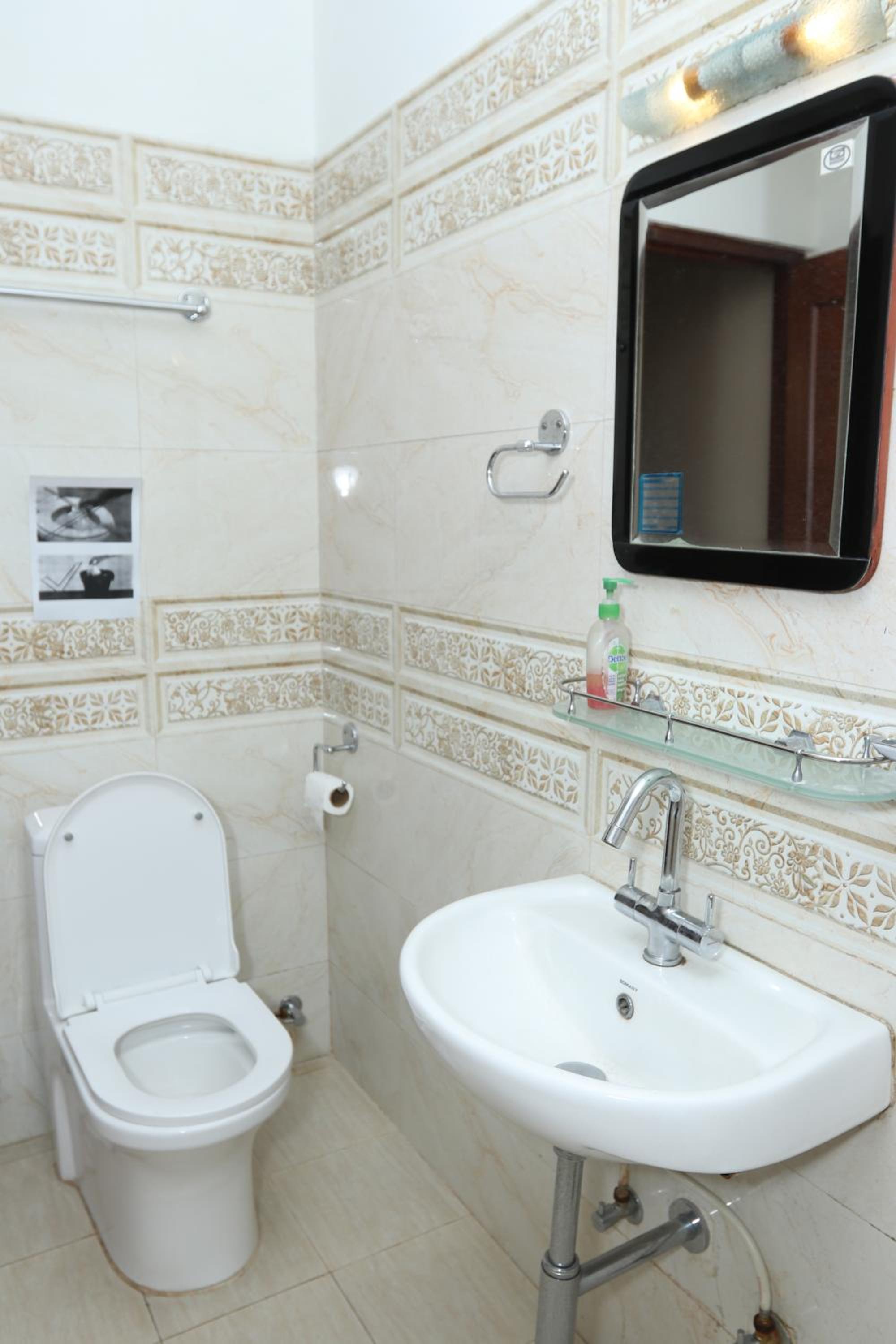 Standard Double Room - Photo 5
