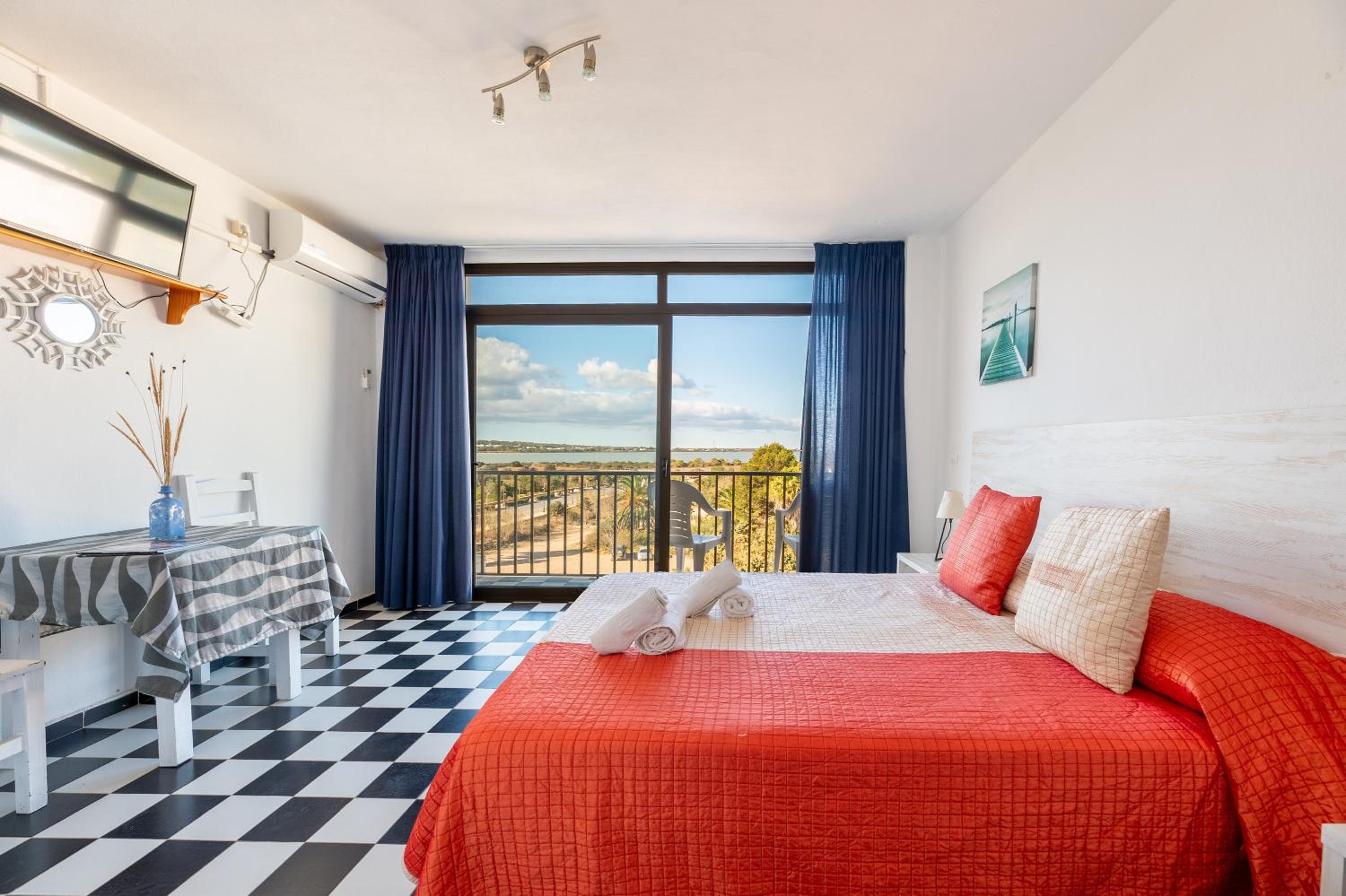 Apartamento de un dormitorio superior con balcón