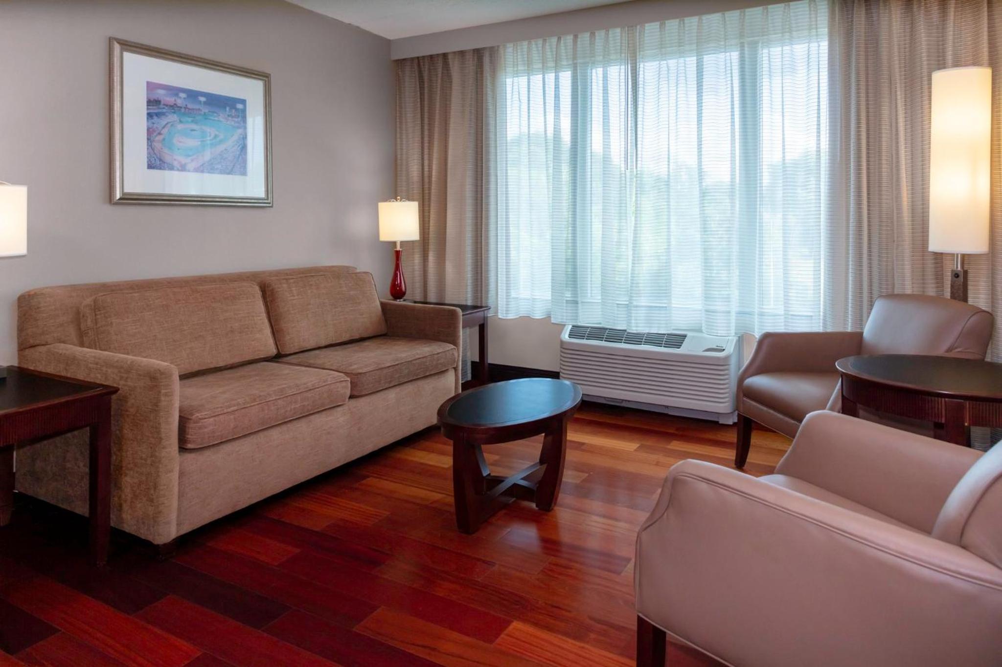 One-Bedroom Suite with Sofa Bed - High Floor photo 3