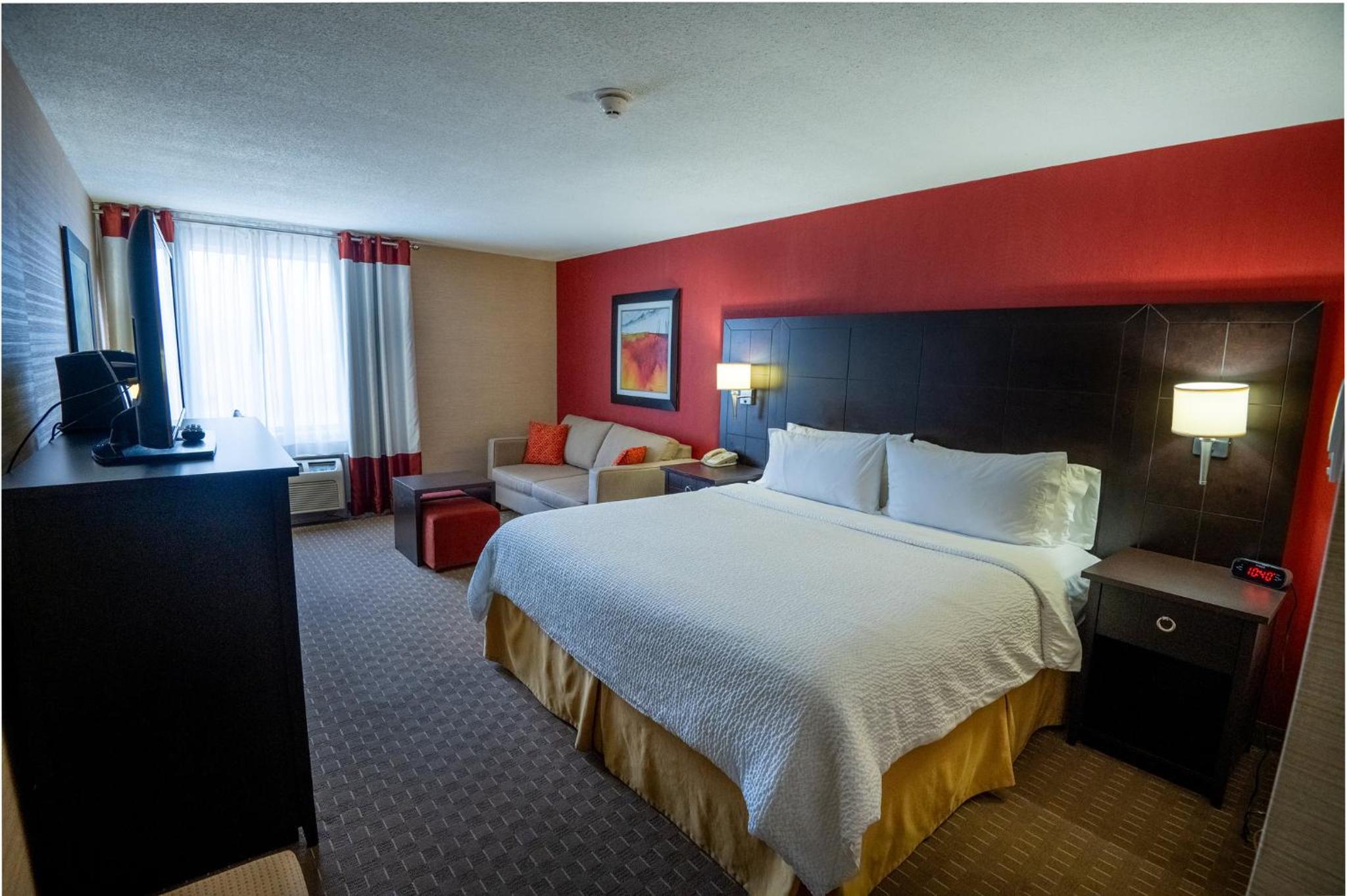 Standard King Room with Sofa Bed - Photo 1