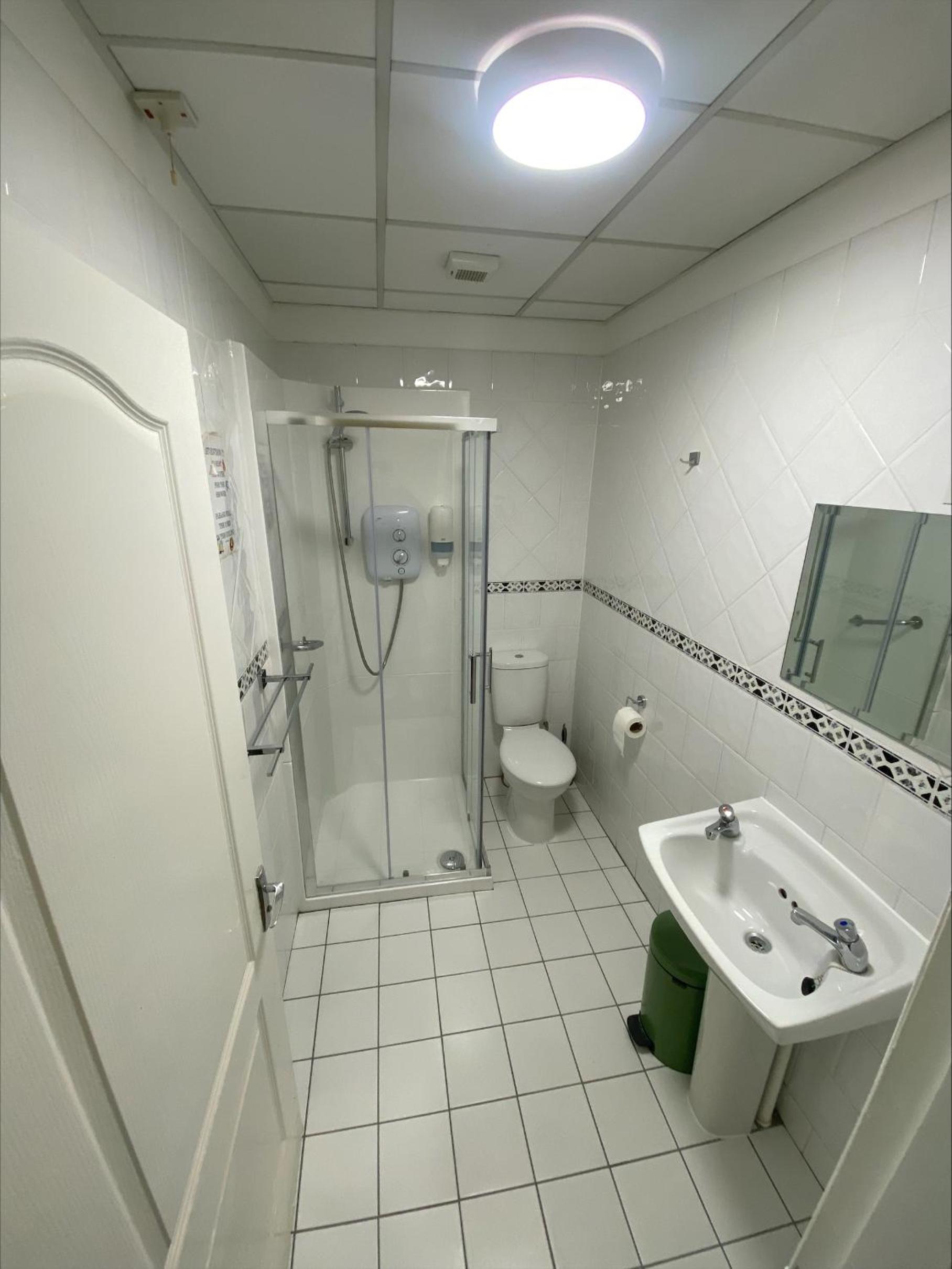 Twin Room with Shower photo 3