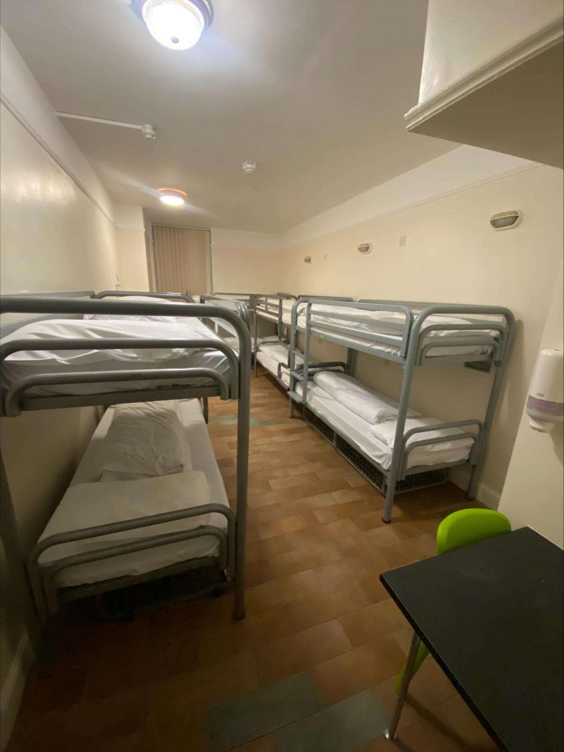 10-Bed Mixed Dormitory Room photo 3