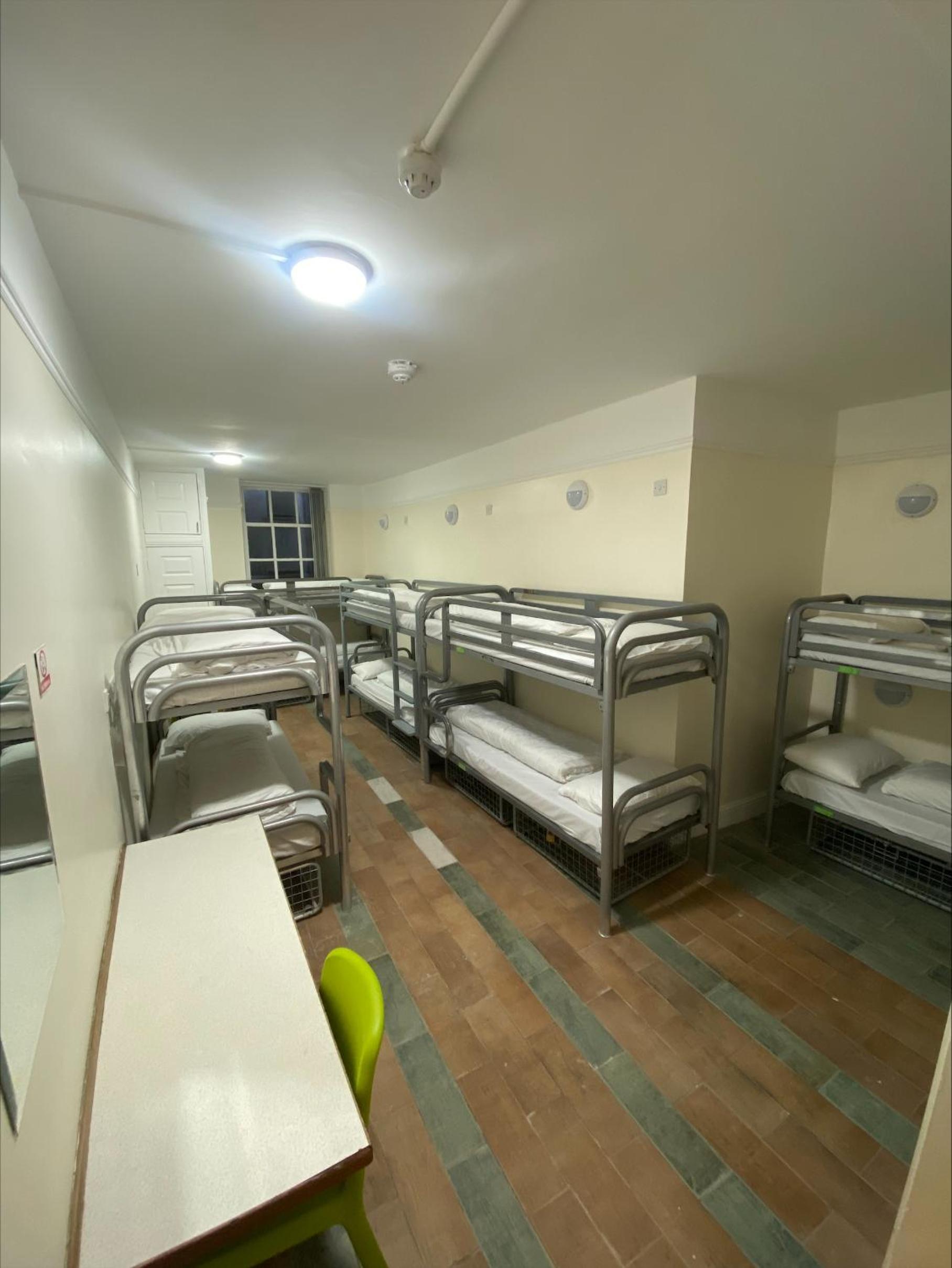10-Bed Mixed Dormitory Room photo 2