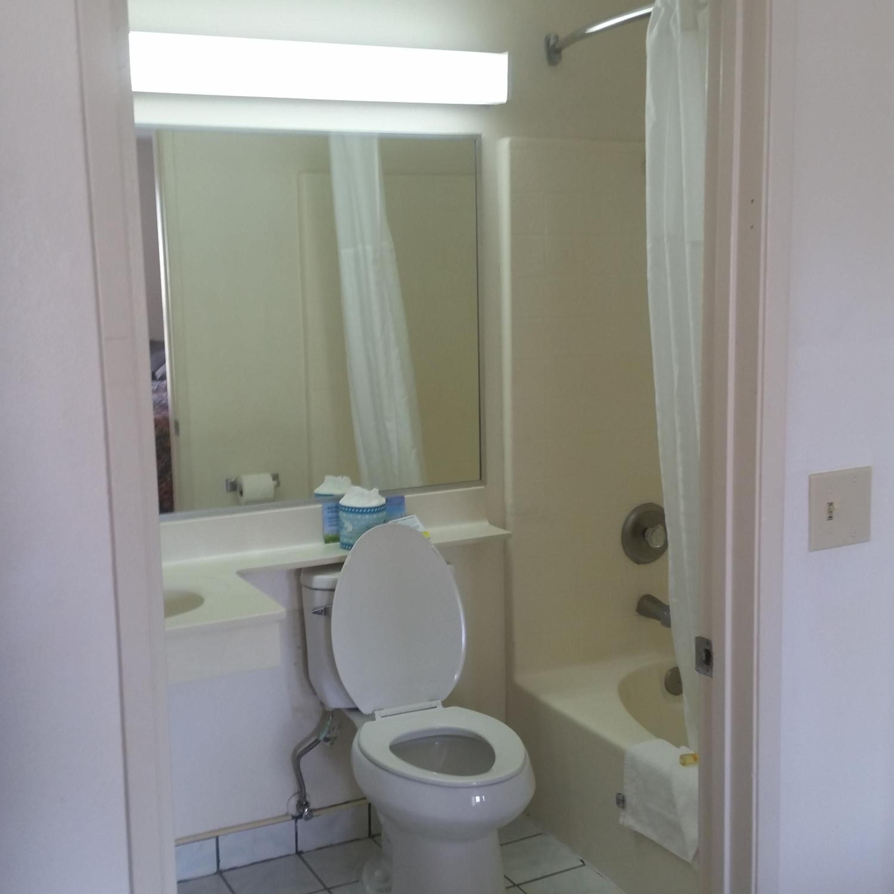2 Queen Beds and 1 King Bed, Suite, Non Smoking - Photo 2