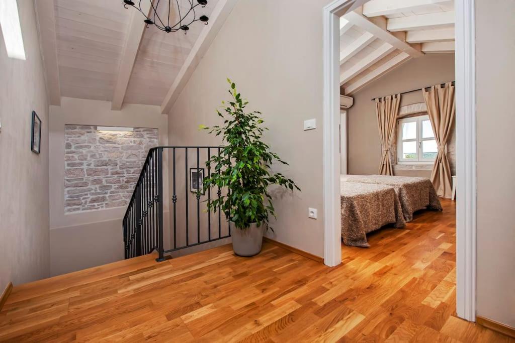 Villa photo 1