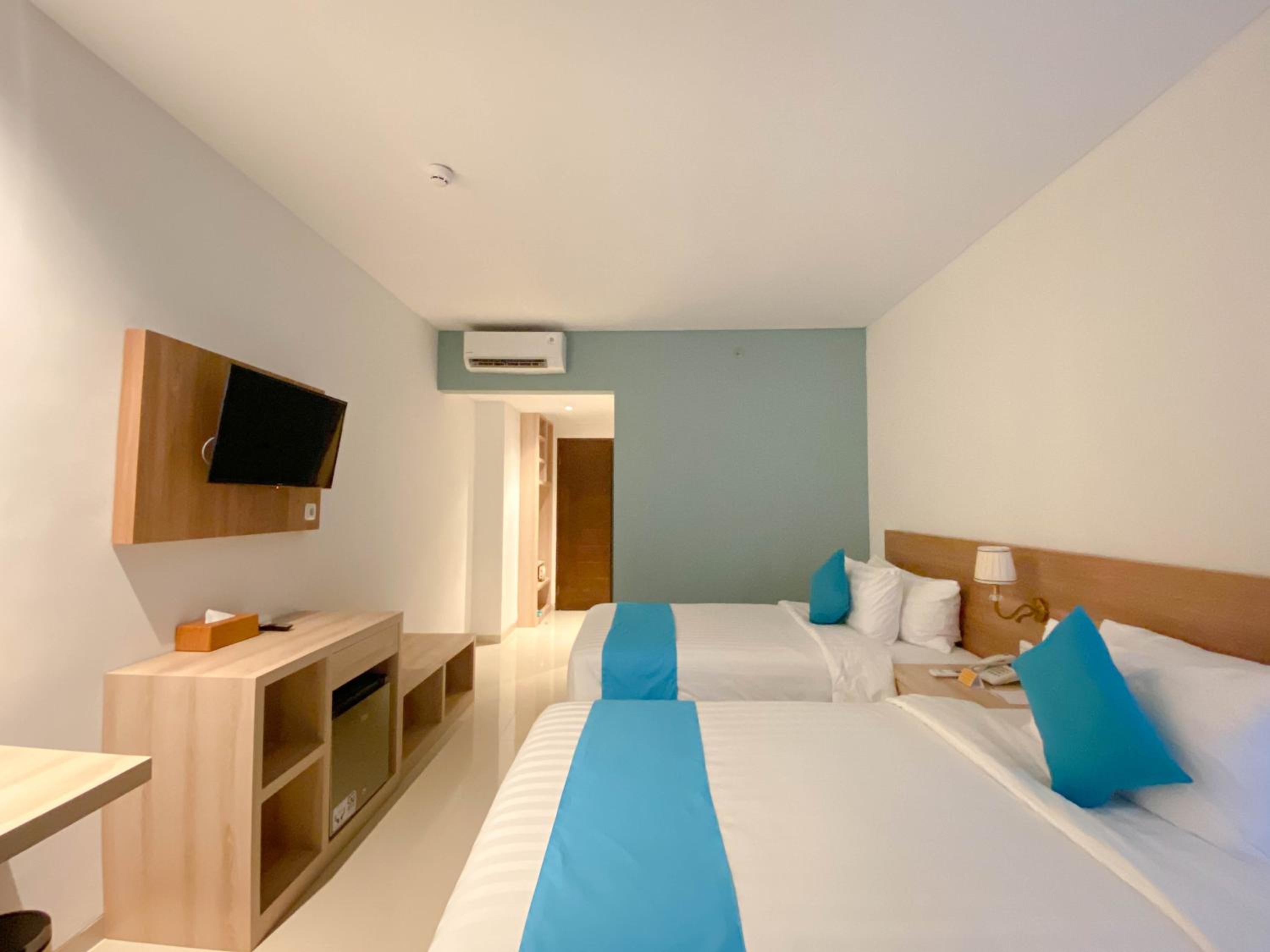 Grand Studio Twin Bed with Window City View - Photo 2