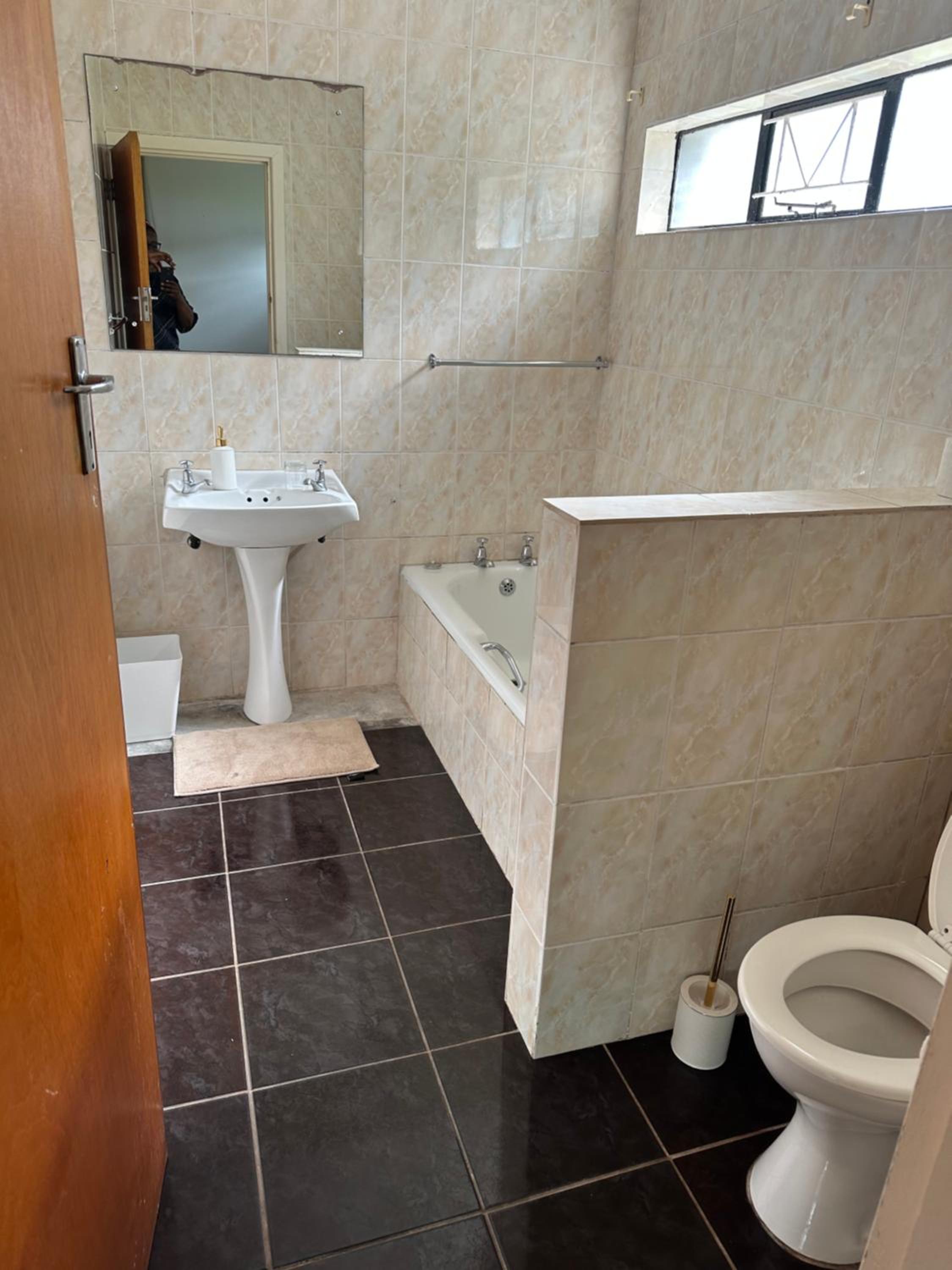 Three-Bedroom House photo 3