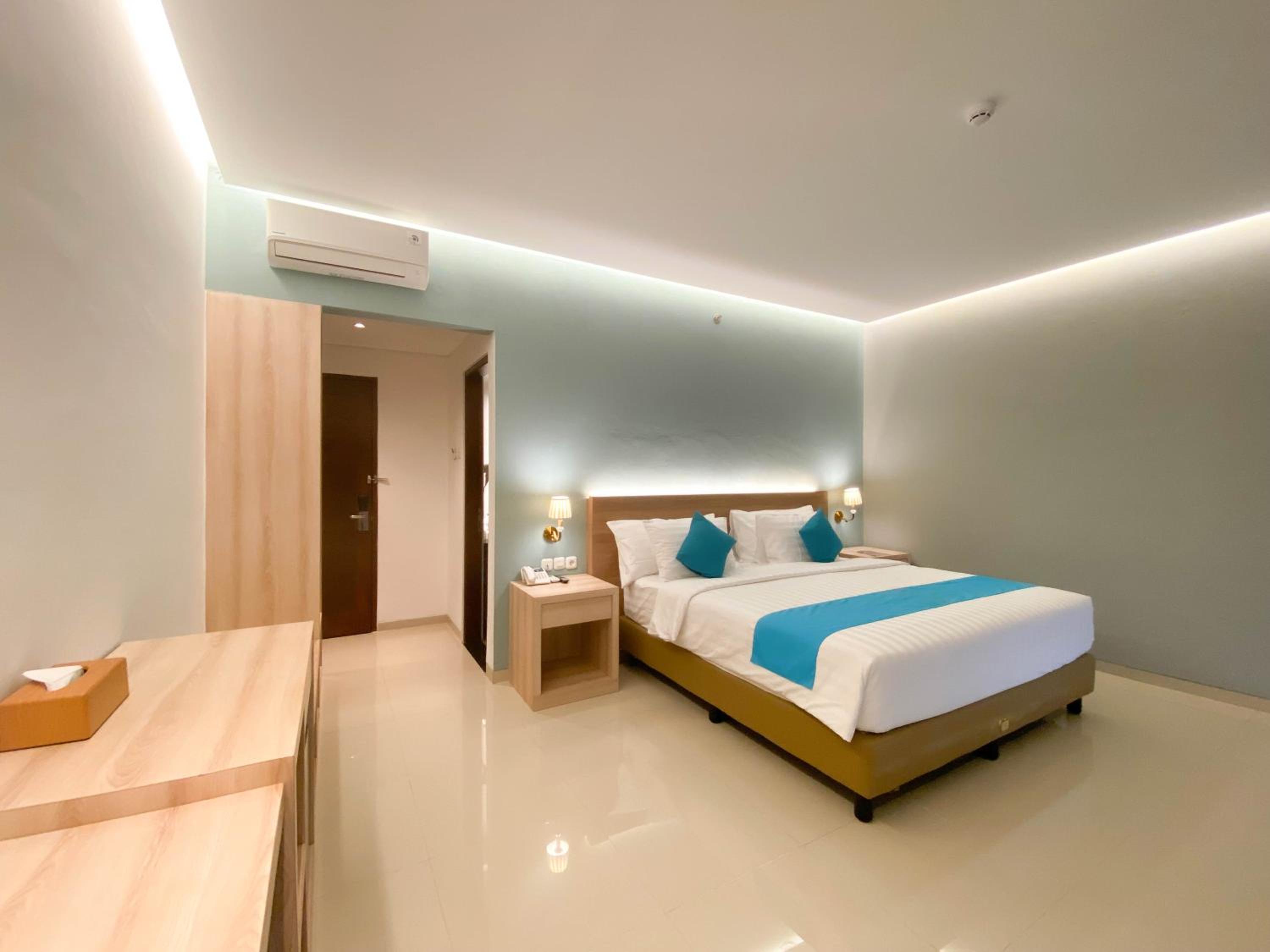 Premier Single Bed Seaview with Balcony photo 3