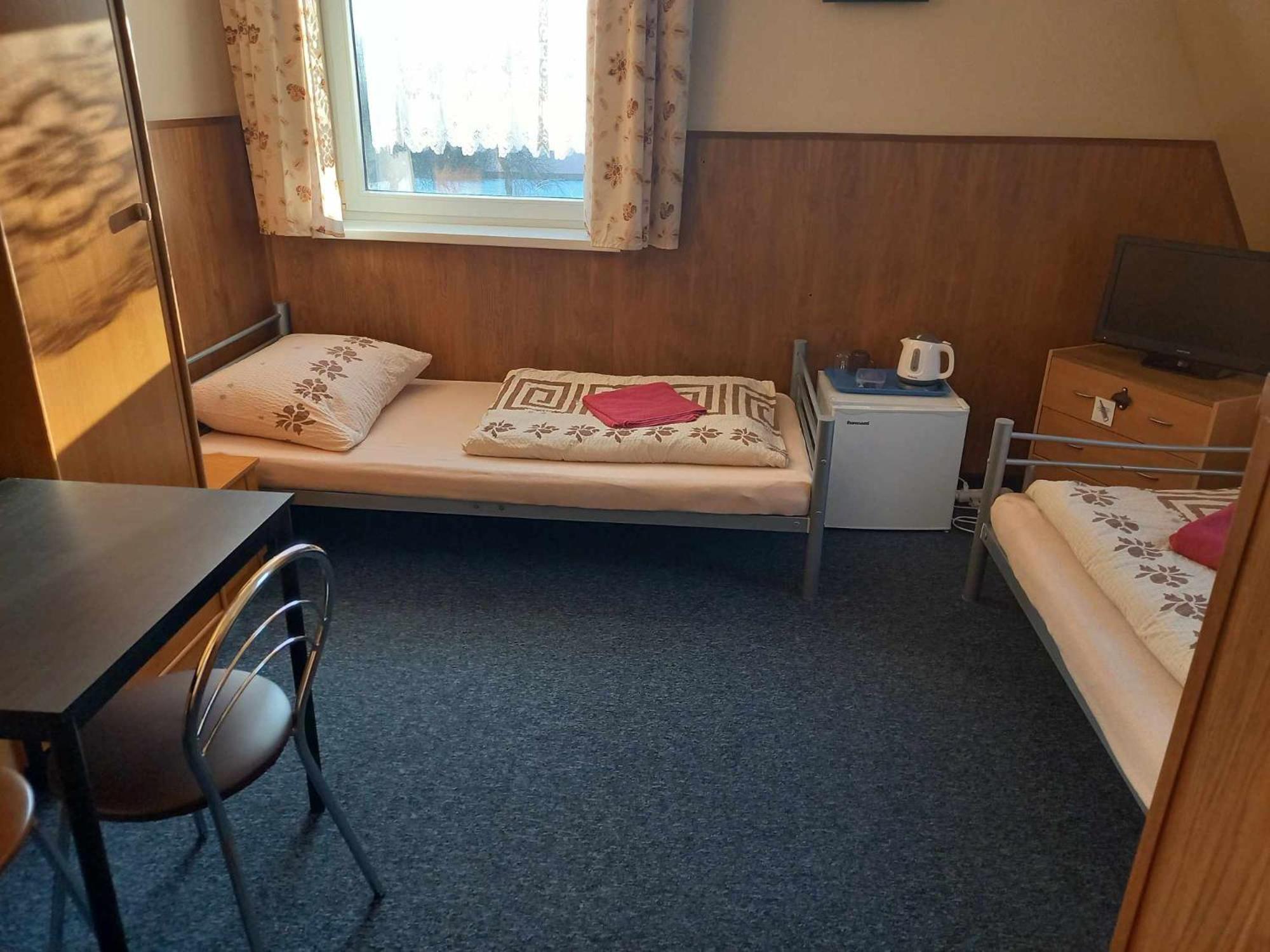 Twin Room with Private Bathroom photo 2