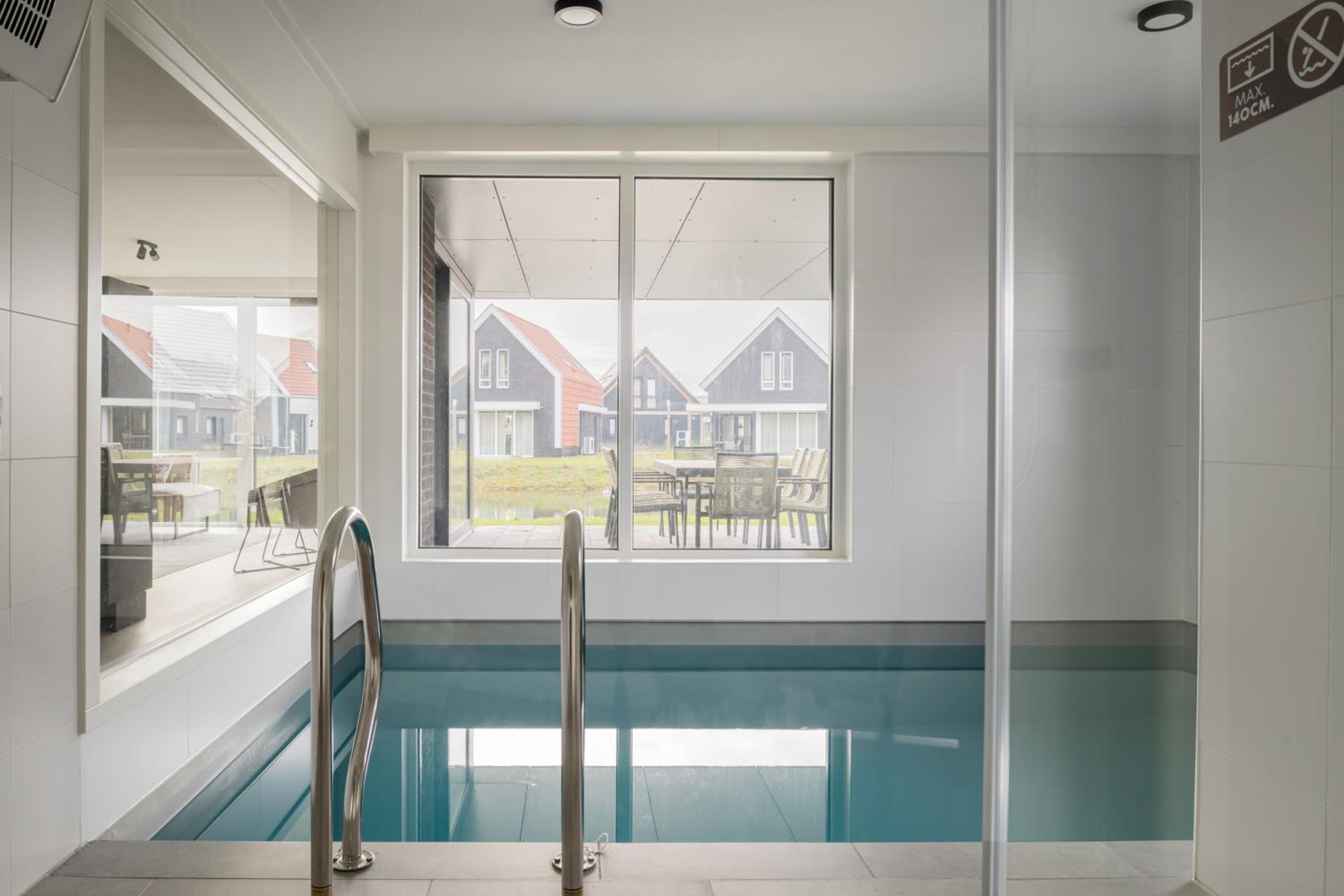 Pool Home Four Bedrooms - Photo 5