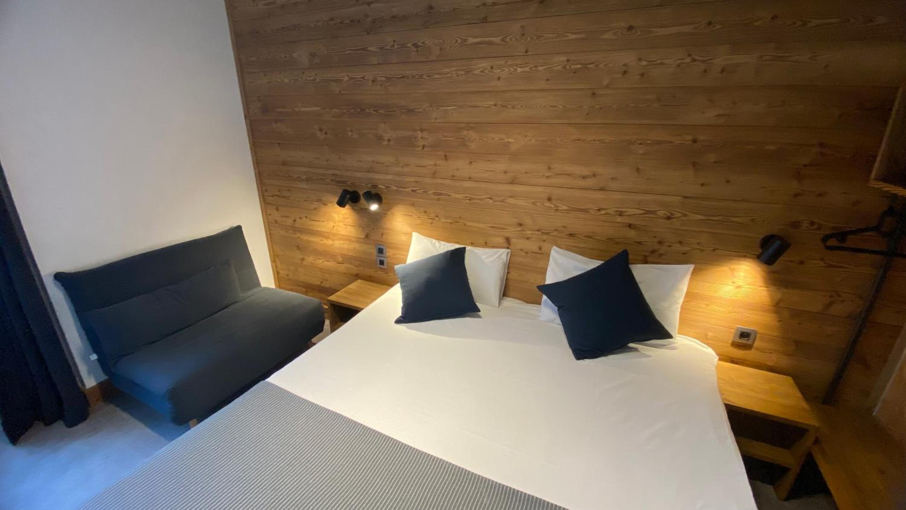 Standard double or twin room with sofa bed photo 3