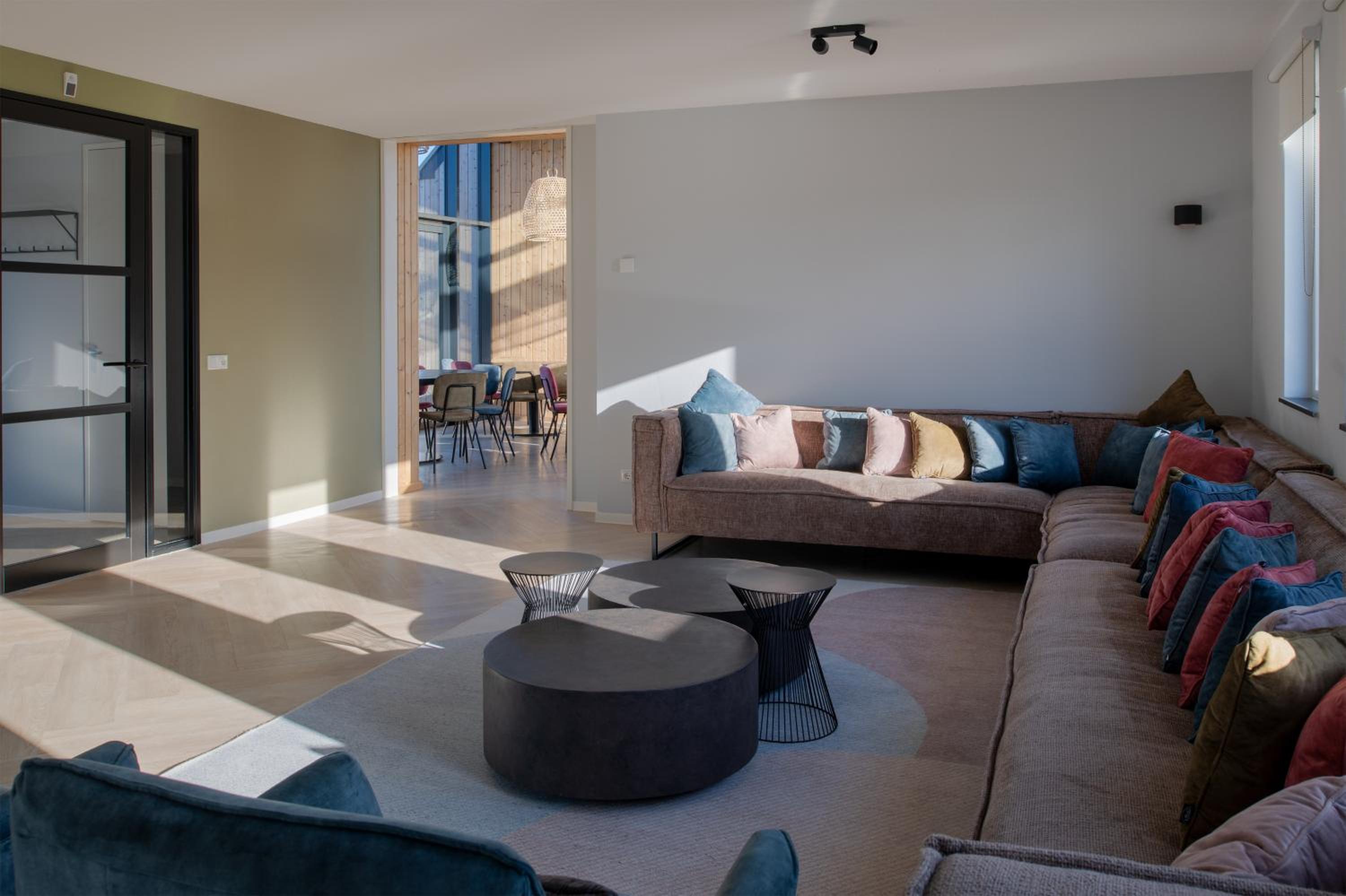Generation Home Ten Bedrooms - Photo 2