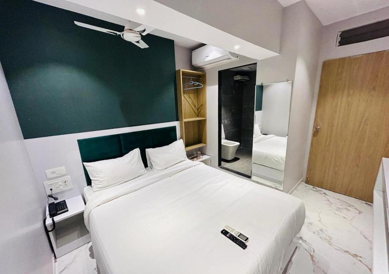 Deluxe Room - Photo 3