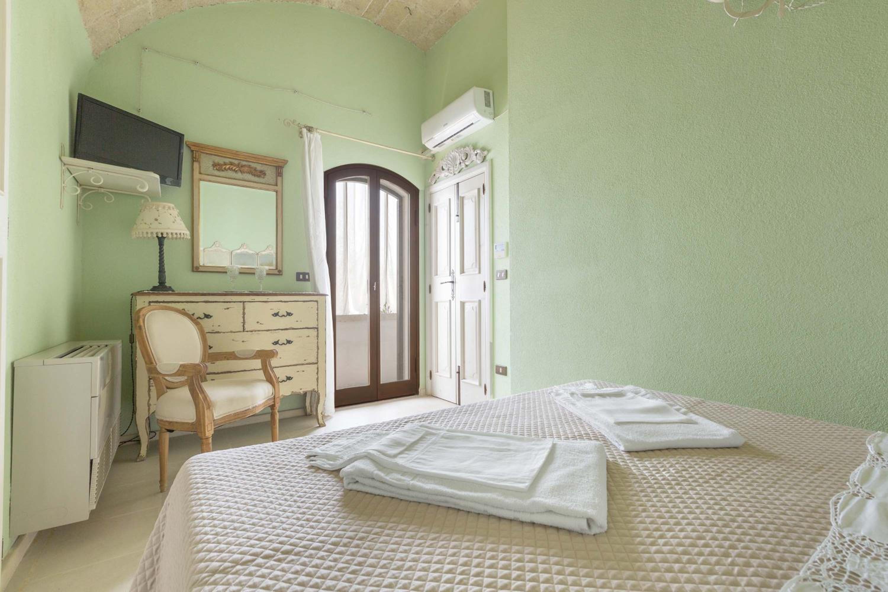 Triple Room with Private Bathroom photo 3