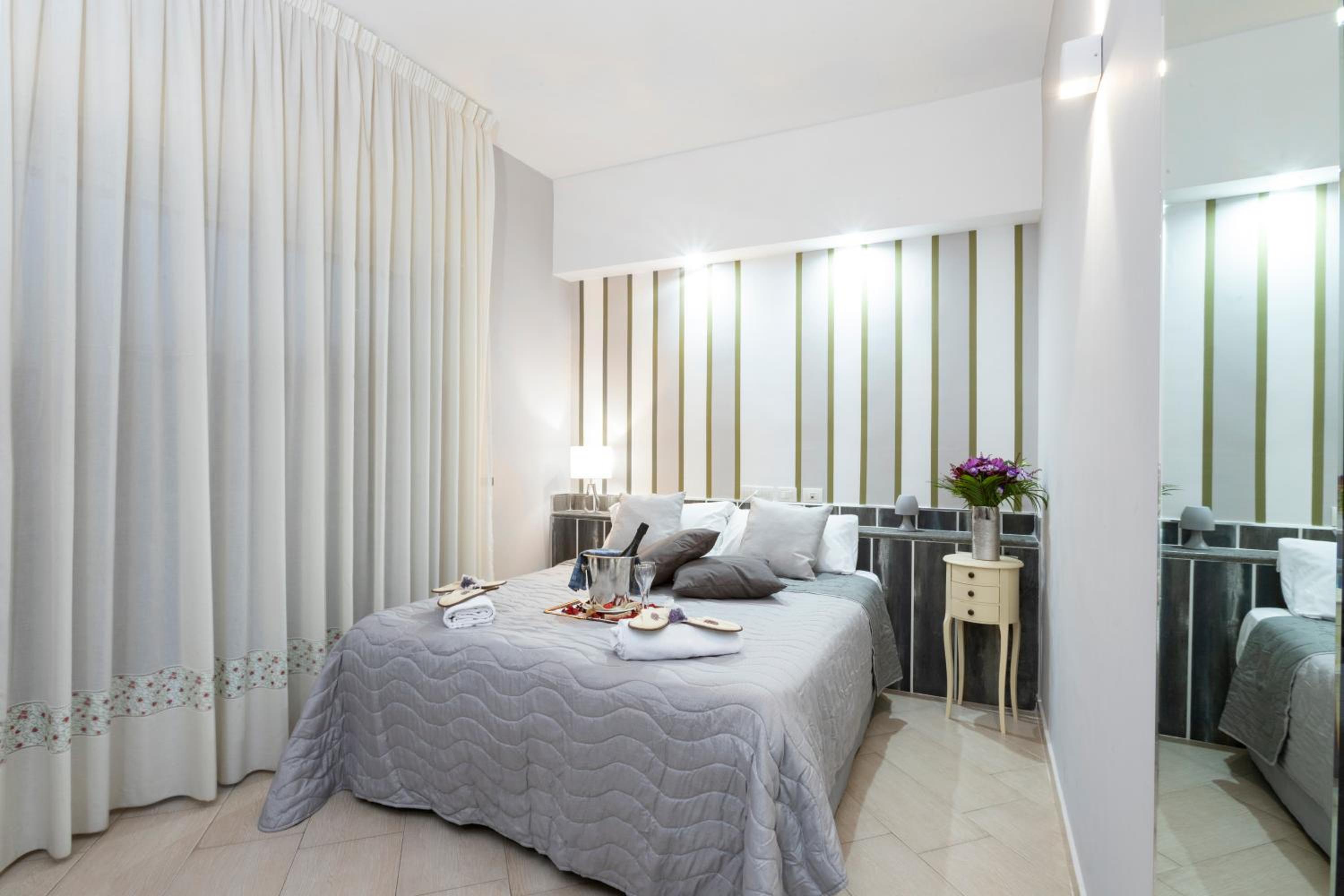 Small Double Room photo 1