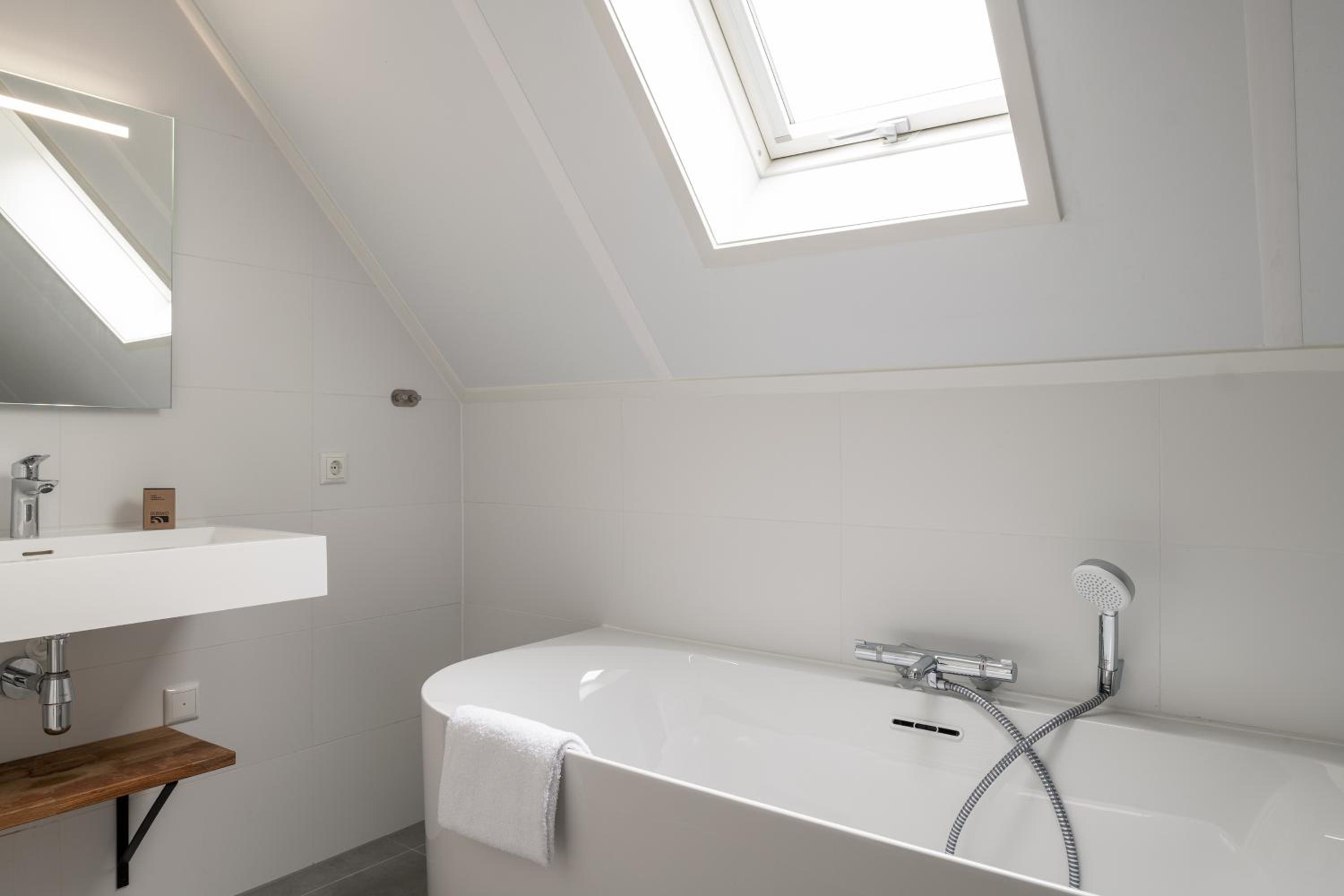 Three-Bedroom House - Photo 5