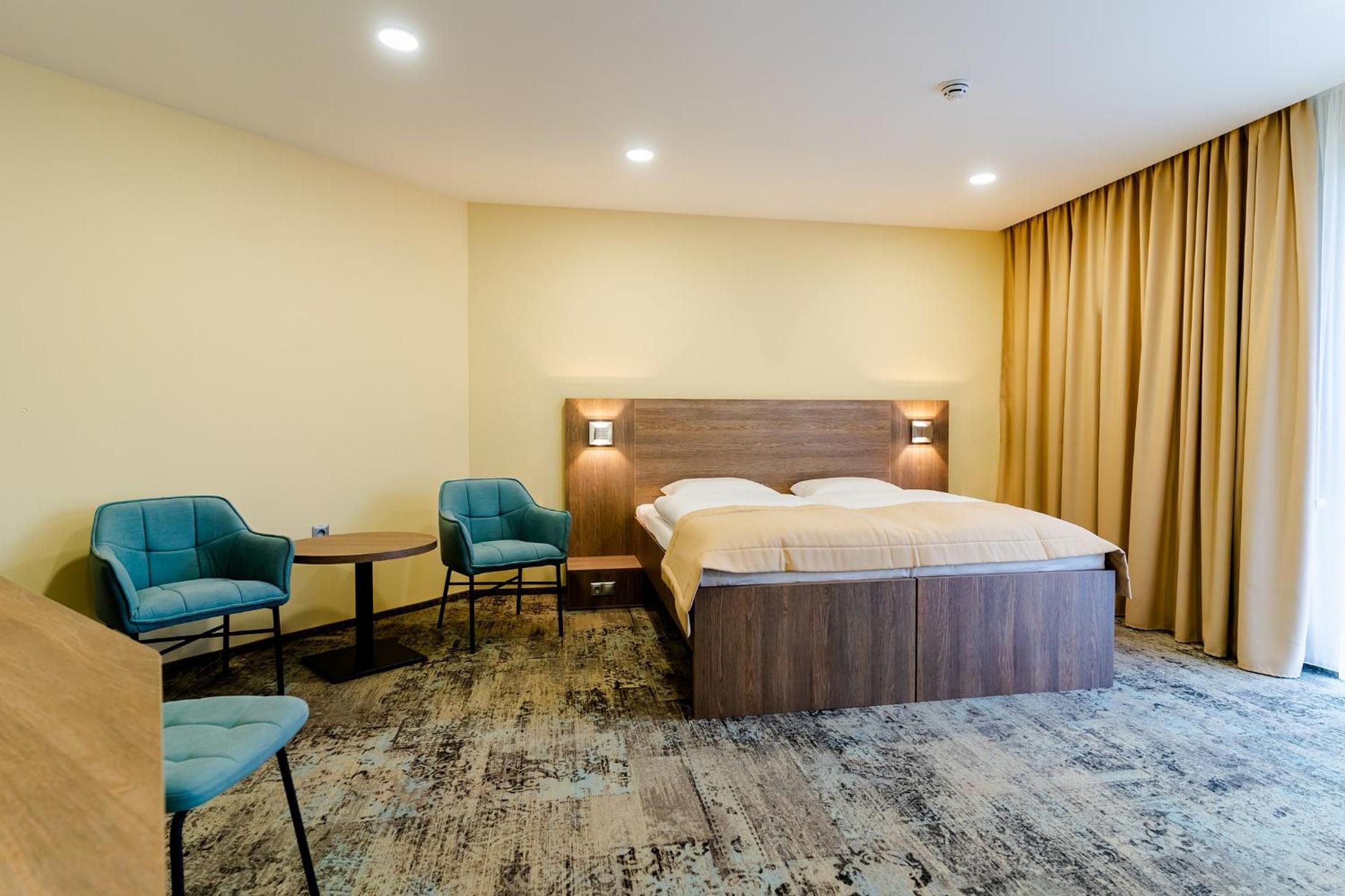 Double or Twin Room with Mountain View - Photo 1