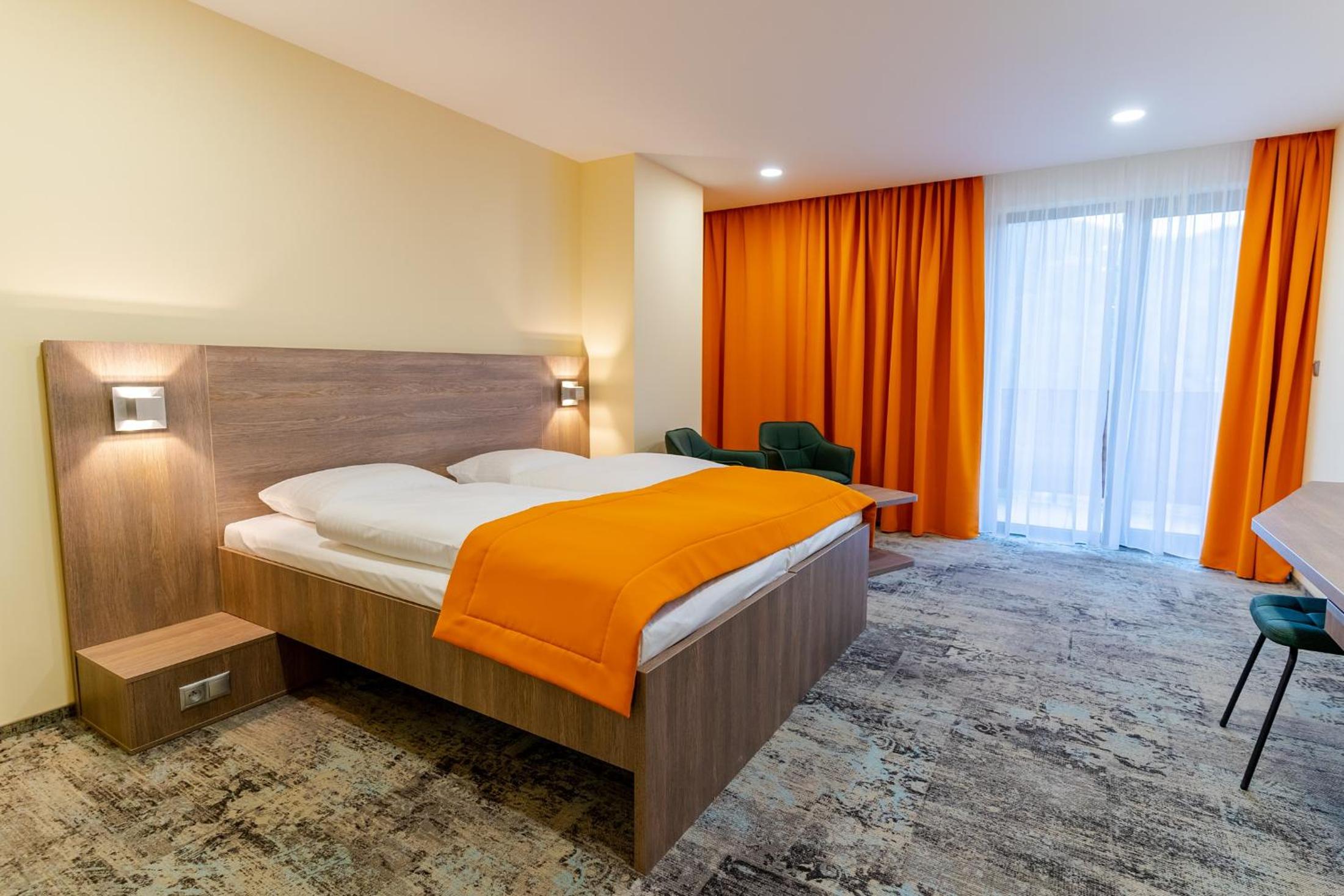 Double or Twin Room with Mountain View - Photo 4