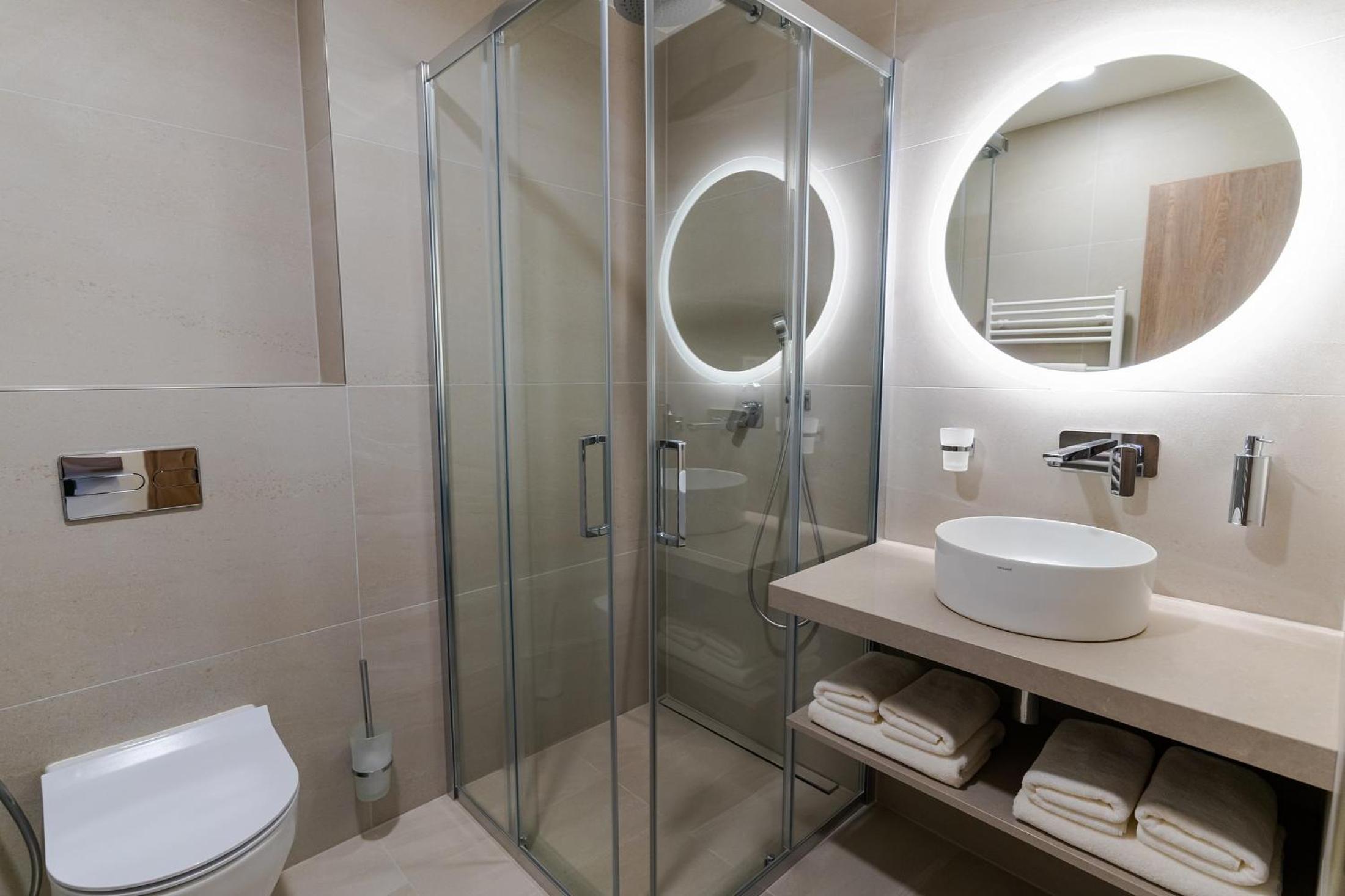 Double or Twin Room with Mountain View - Photo 2