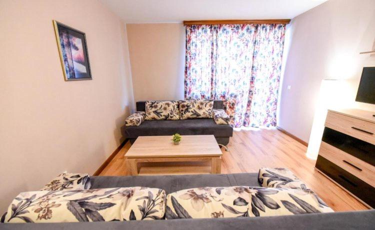 Apartment with Balcony - Photo 3