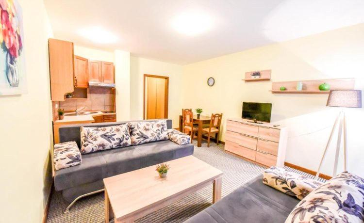 Apartment with Balcony - Photo 4