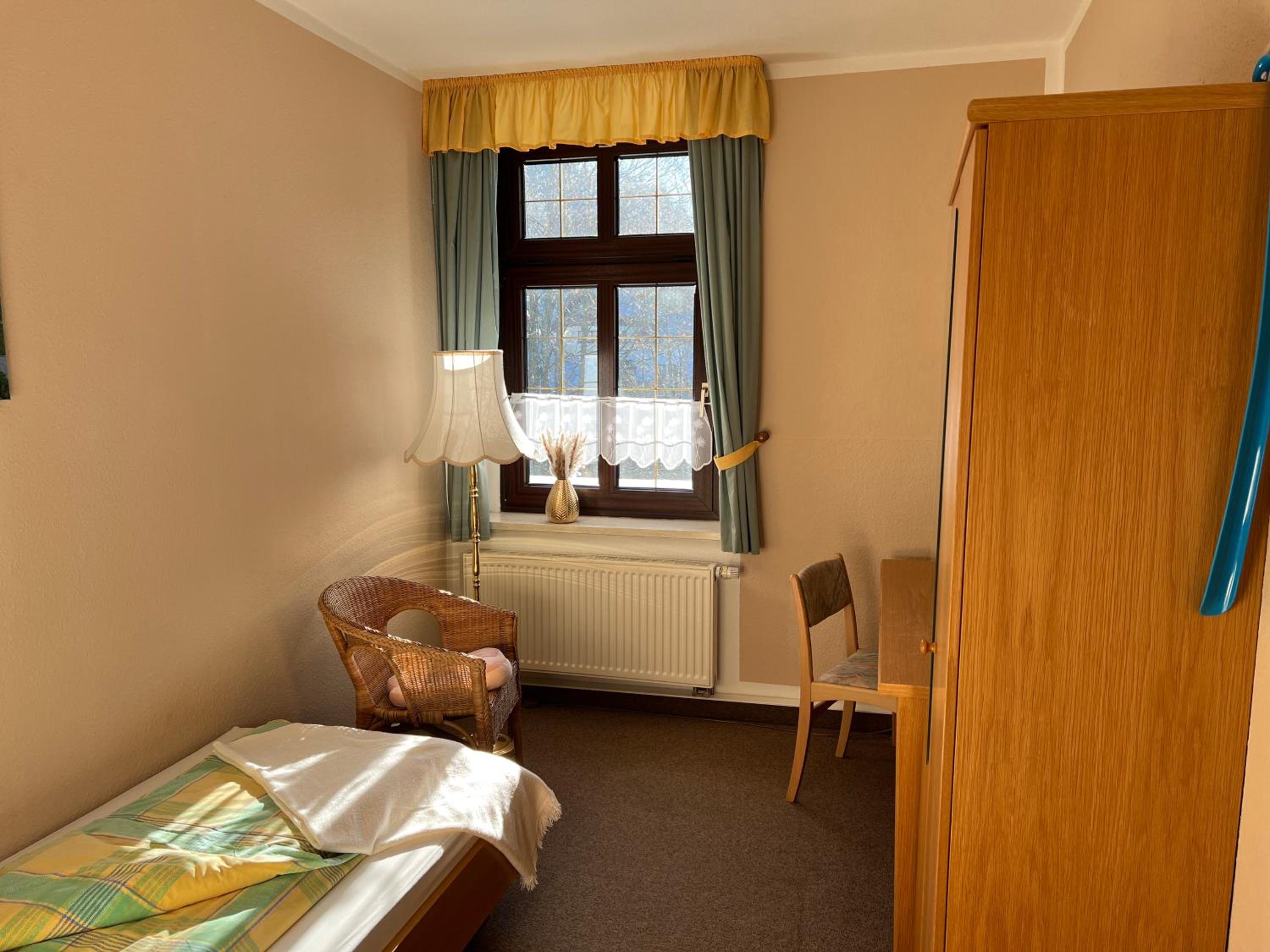 Large Single Room photo 3