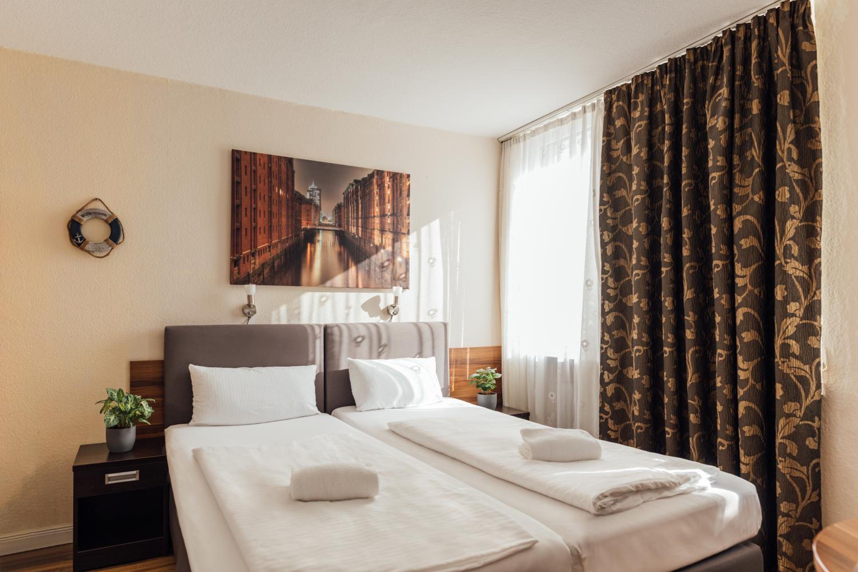 Standard Double Room - Photo 1