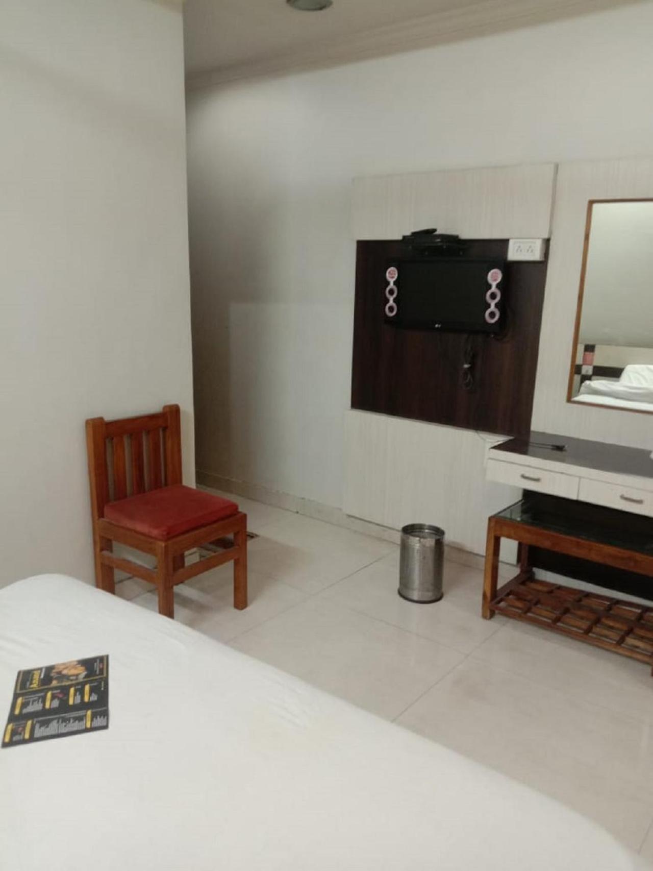 Budget Double Room photo 3
