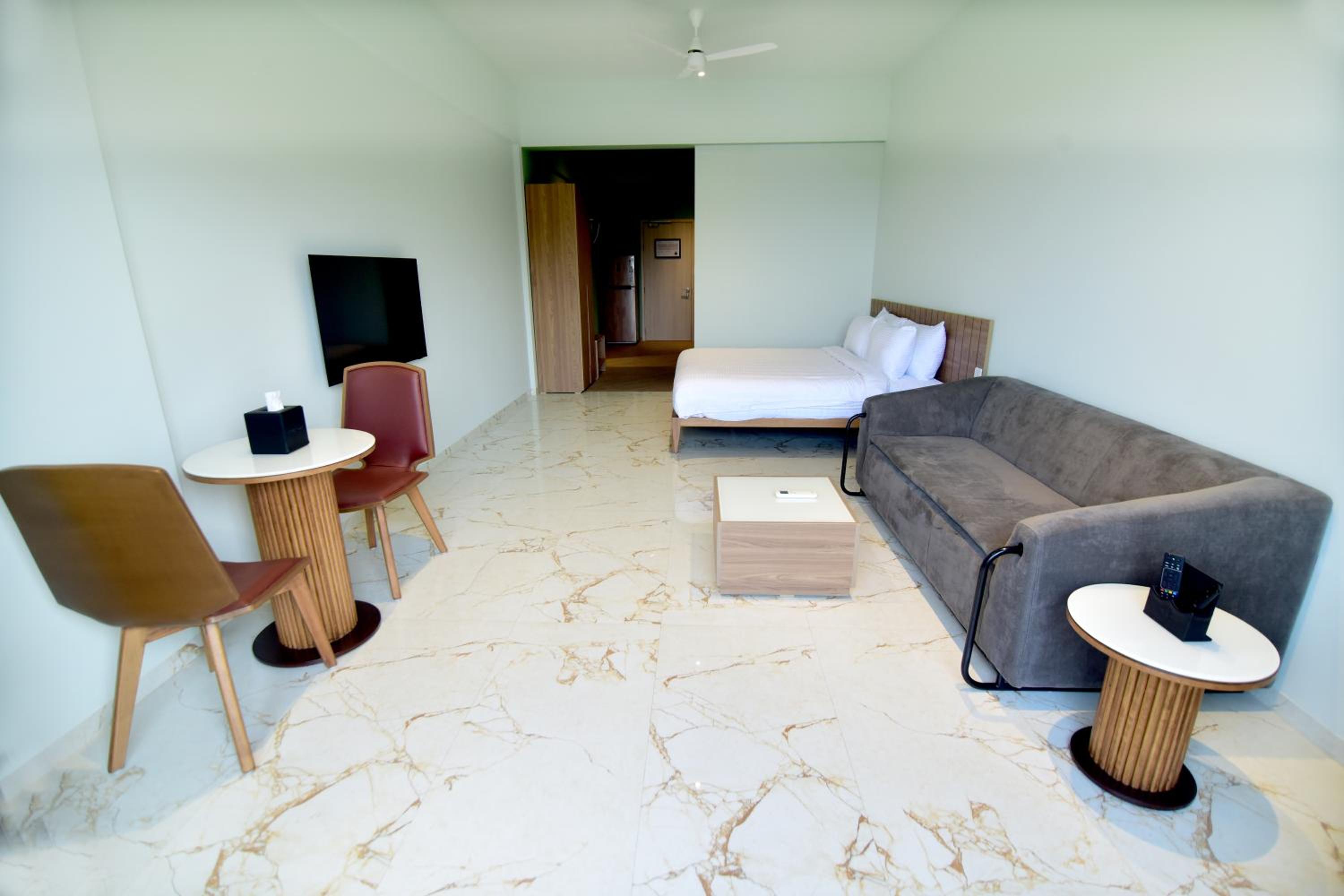 Studio With Golf View, 513 sqft, at Iconic