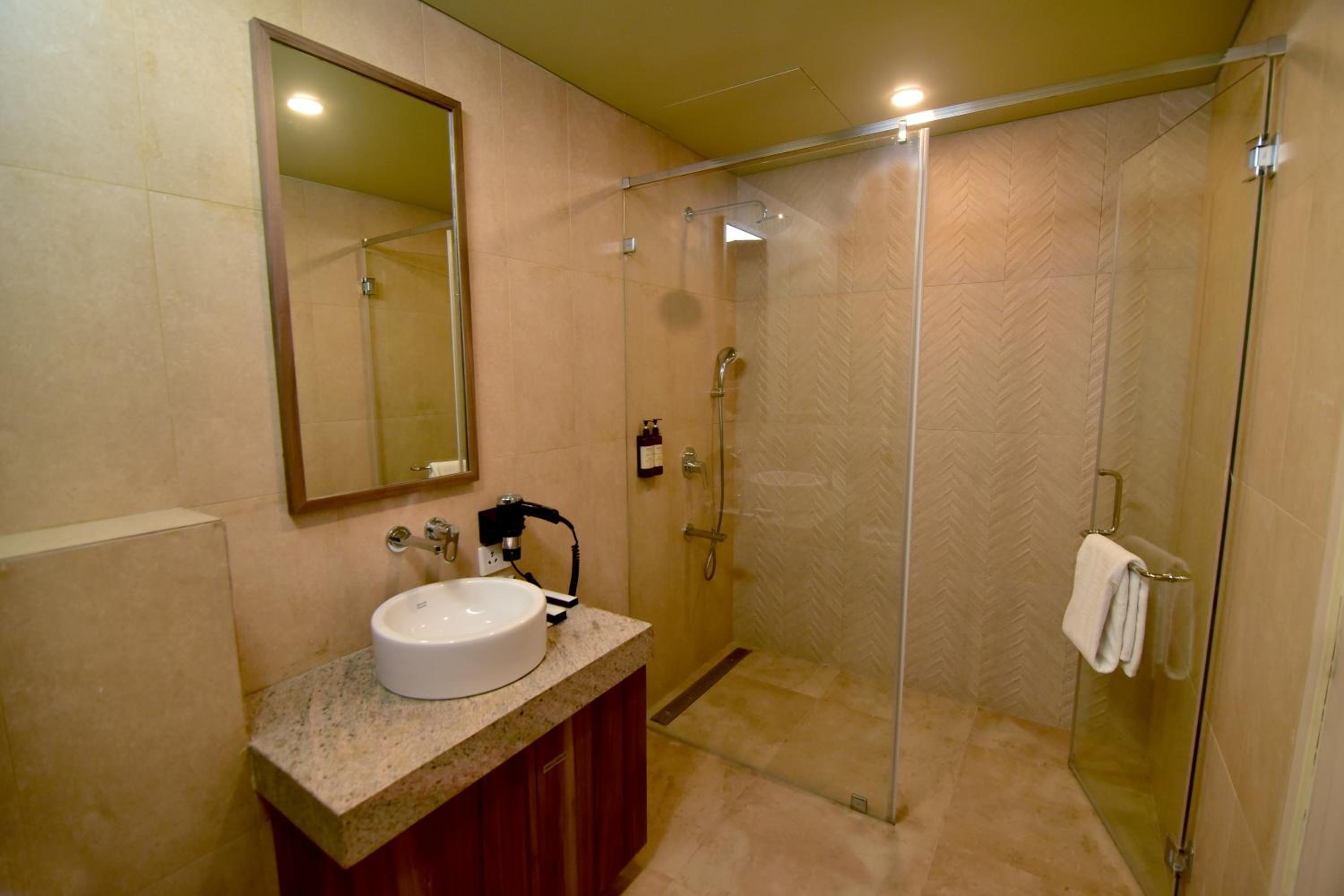 Studio With Golf View, 513 sqft, at Iconic photo 2
