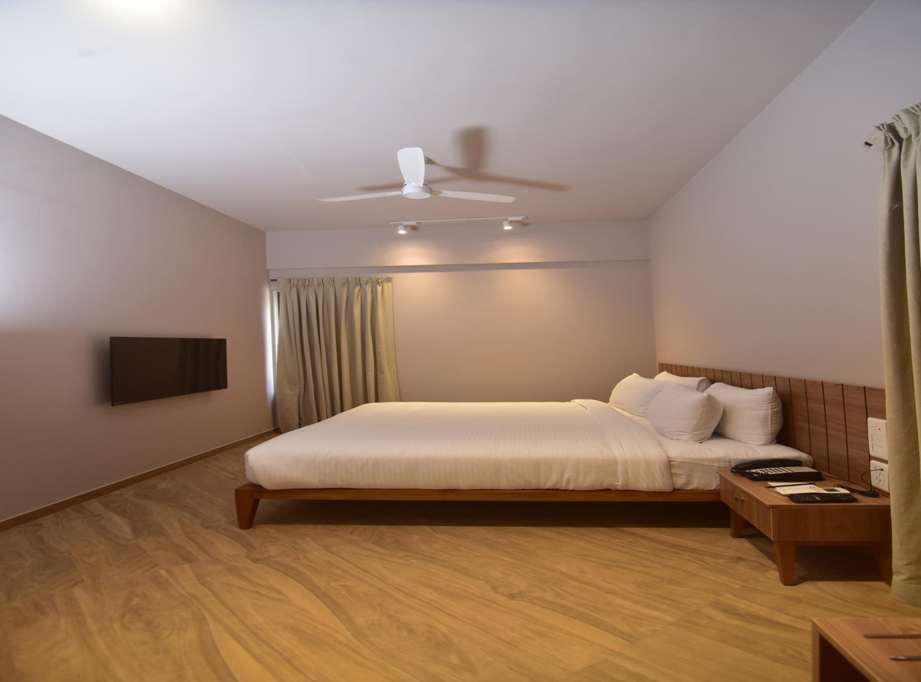 1 Bedroom, and Living room with Golf View 713 sqft, 1 X Ensuite at Iconic