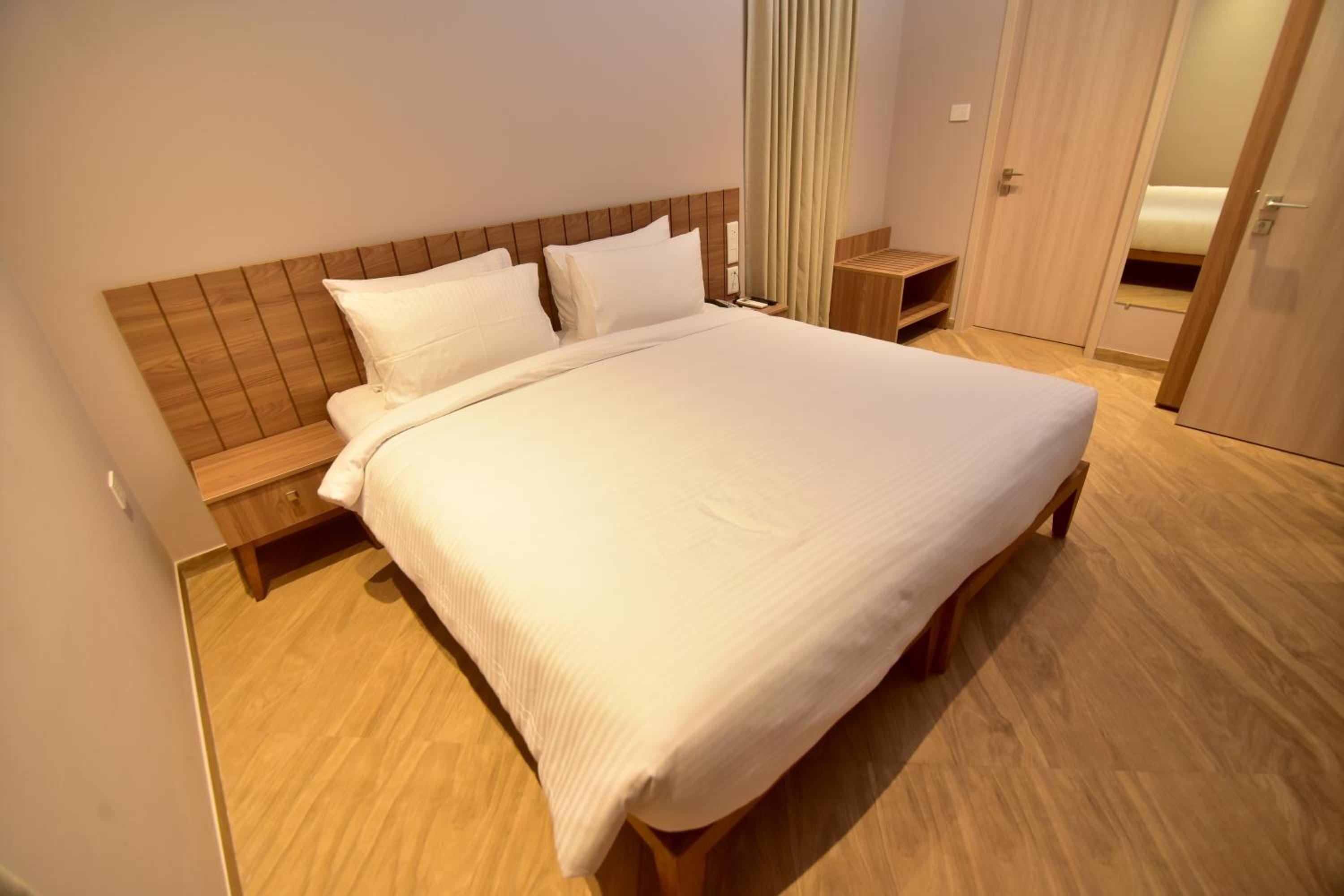 1 Bedroom, and Living room with Golf View 713 sqft, 1 X Ensuite at Iconic