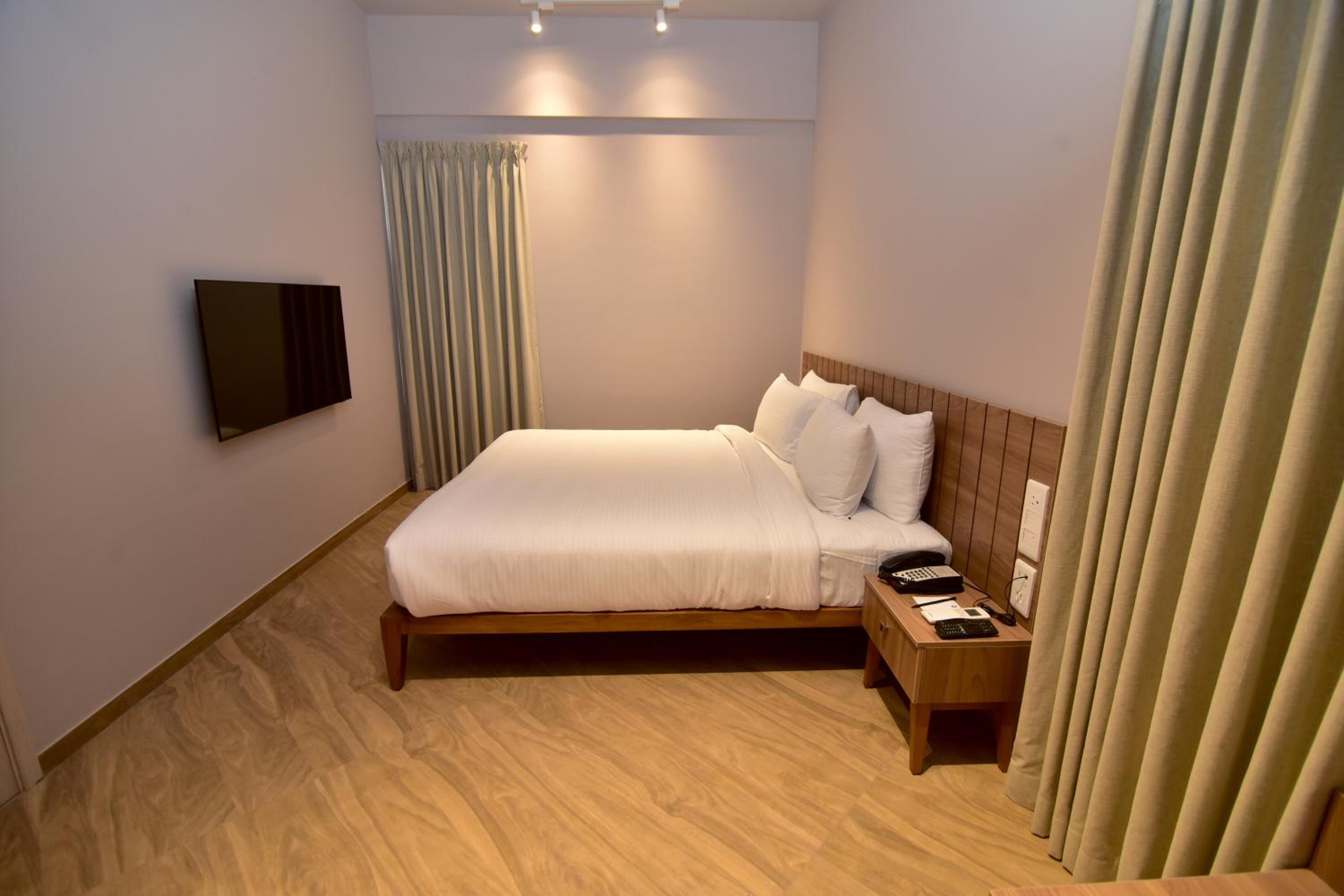 1 Bedroom, and Living room with Golf View 713 sqft, 1 X Ensuite at Iconic