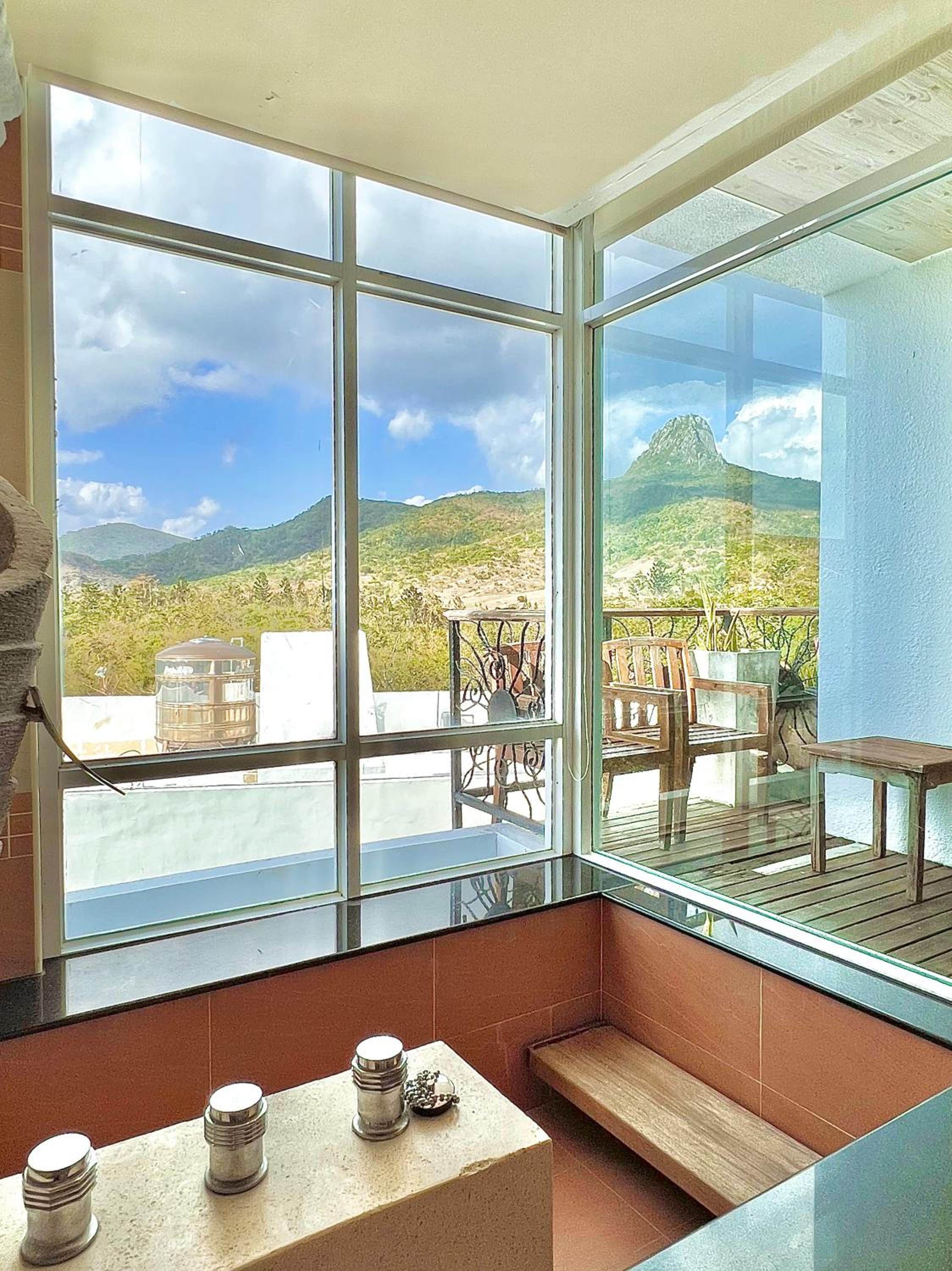 Deluxe Double Room with Bath photo 3