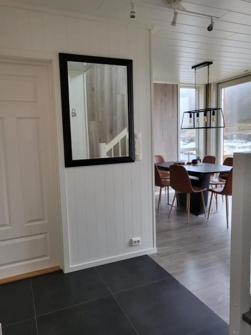 Three-Bedroom House photo 3