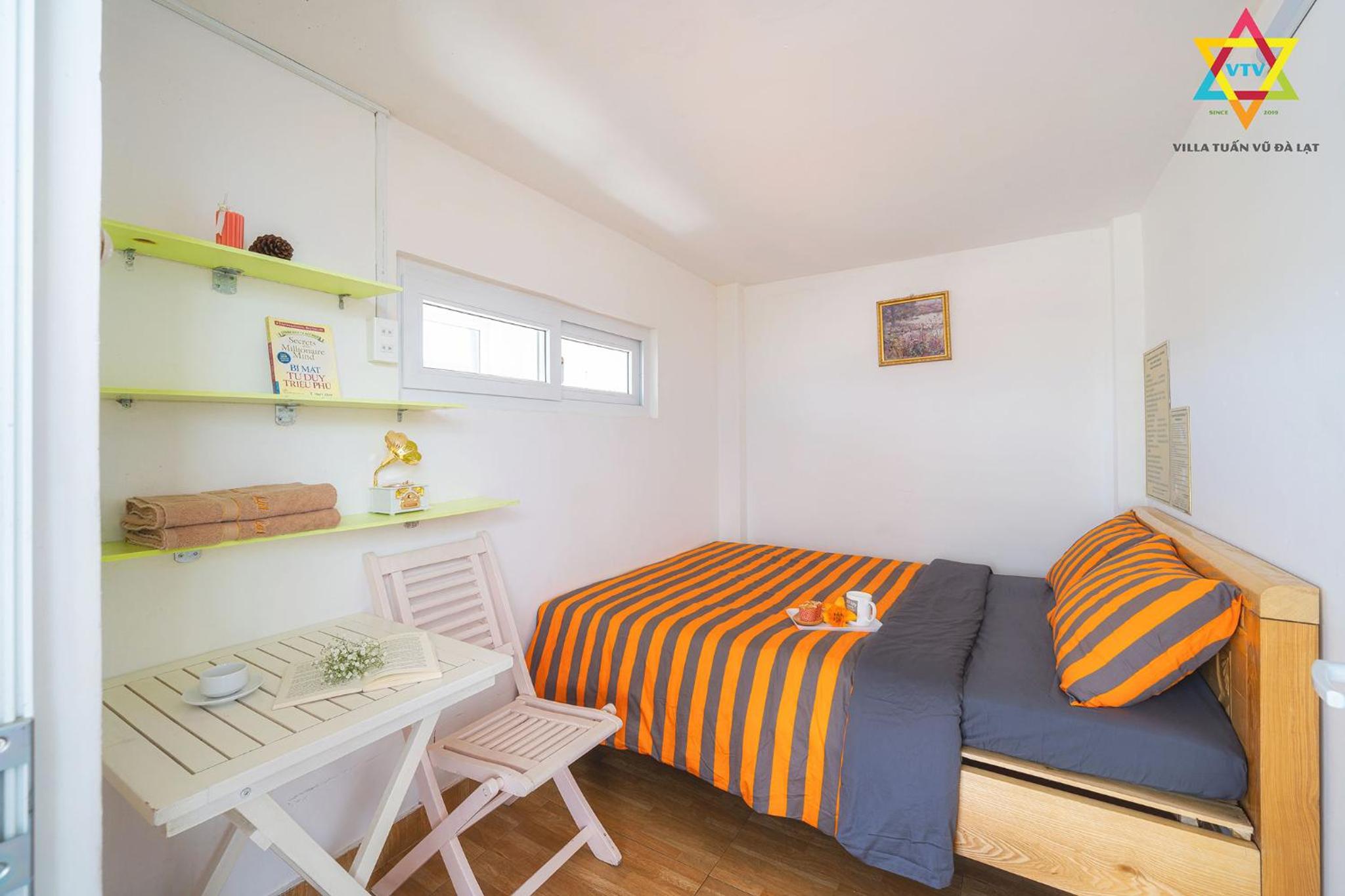 Standard Double Room With Shared Bathroom